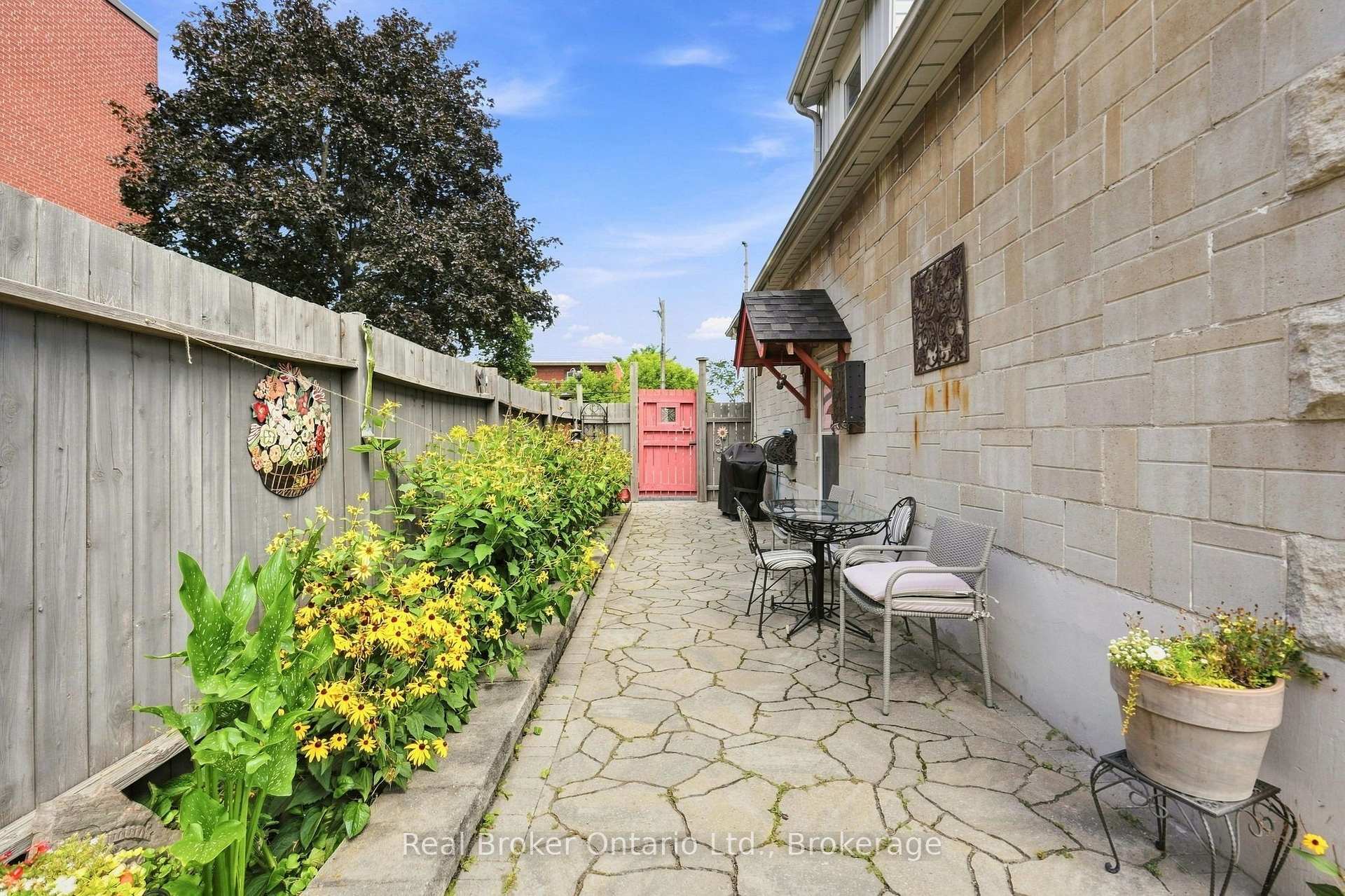 Photo 32 of 2210 King Street E, Hamilton, Glenview — HOMEH
