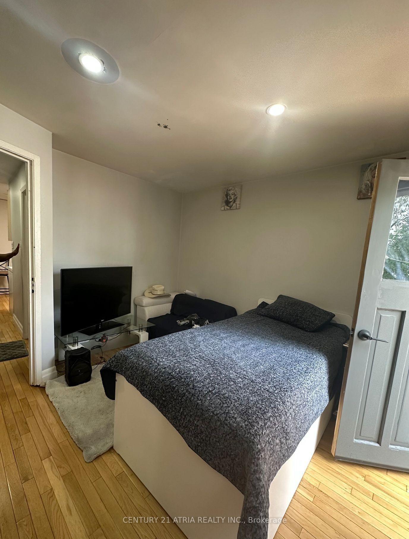 Photo 12 of 1085 Weston Road, North York, Mount Dennis — HOMEH