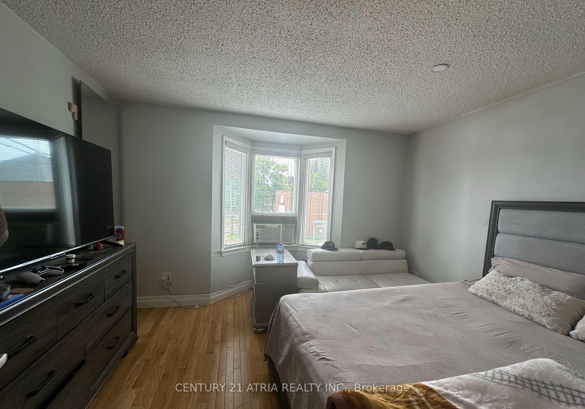 Photo 13 of 1085 Weston Road, North York, Mount Dennis — HOMEH