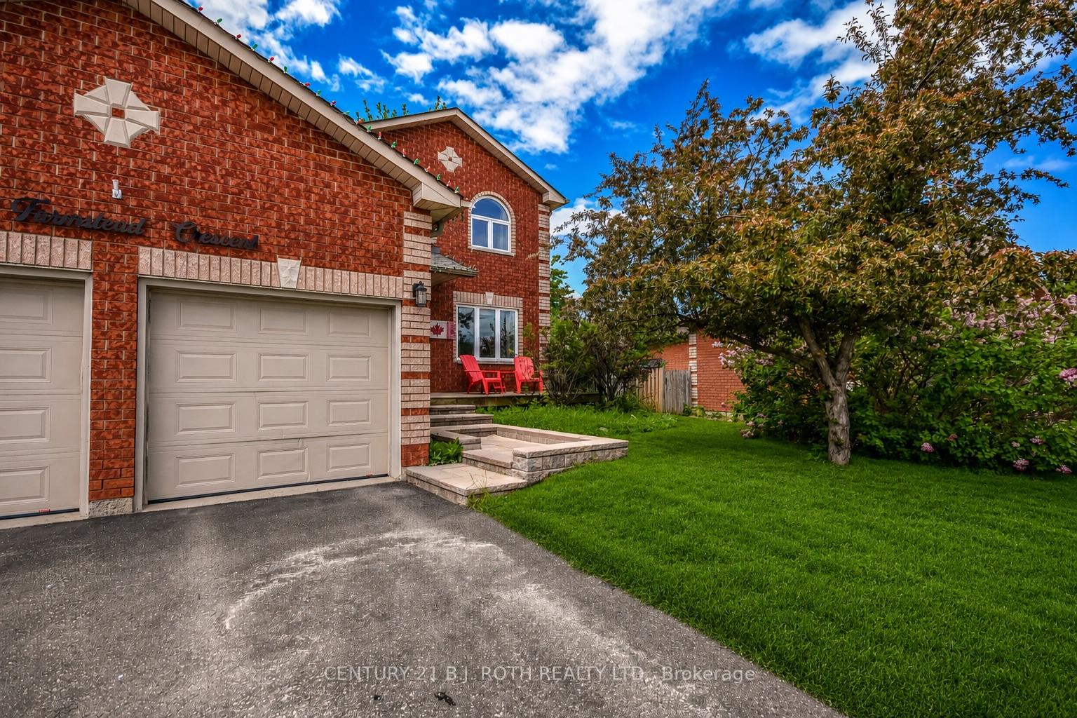 Photo 2 of 42 Farmstead Crescent, Barrie, Holly — HOMEH