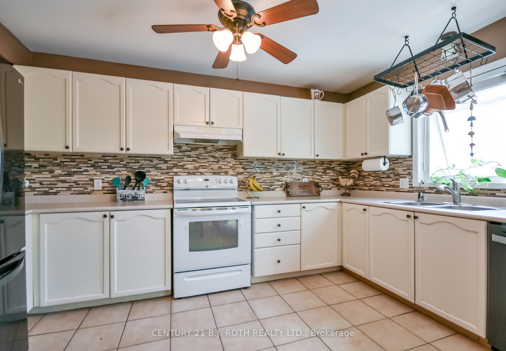 Photo 5 of 42 Farmstead Crescent, Barrie, Holly — HOMEH