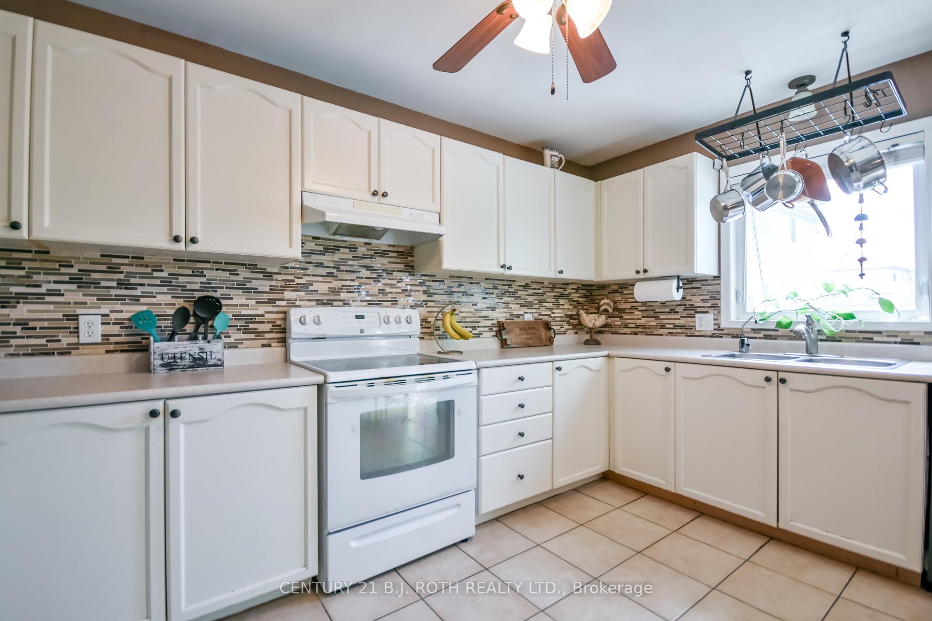 Photo 6 of 42 Farmstead Crescent, Barrie, Holly — HOMEH