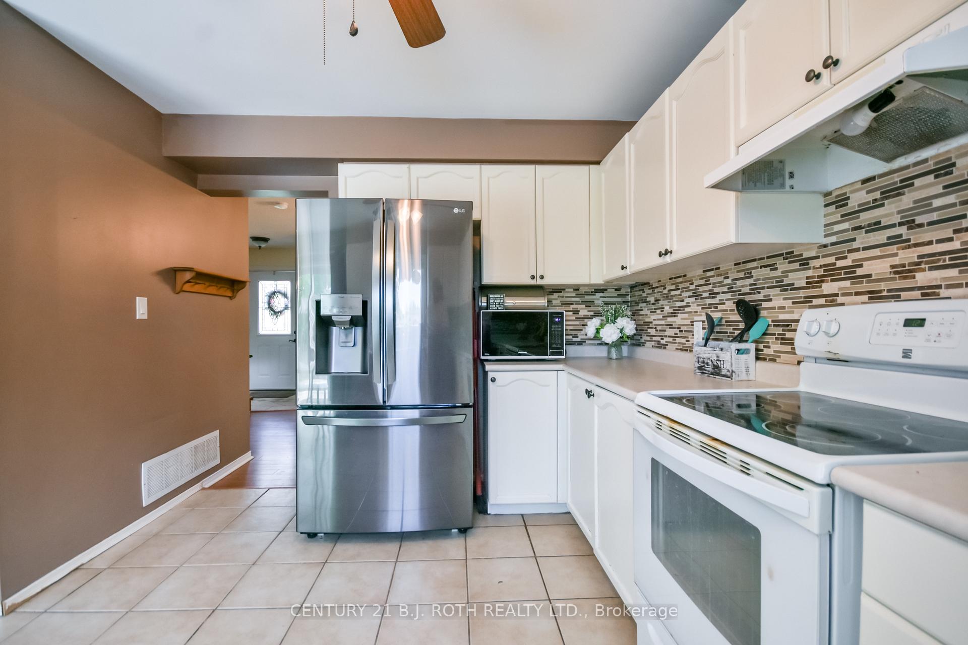 Photo 8 of 42 Farmstead Crescent, Barrie, Holly — HOMEH