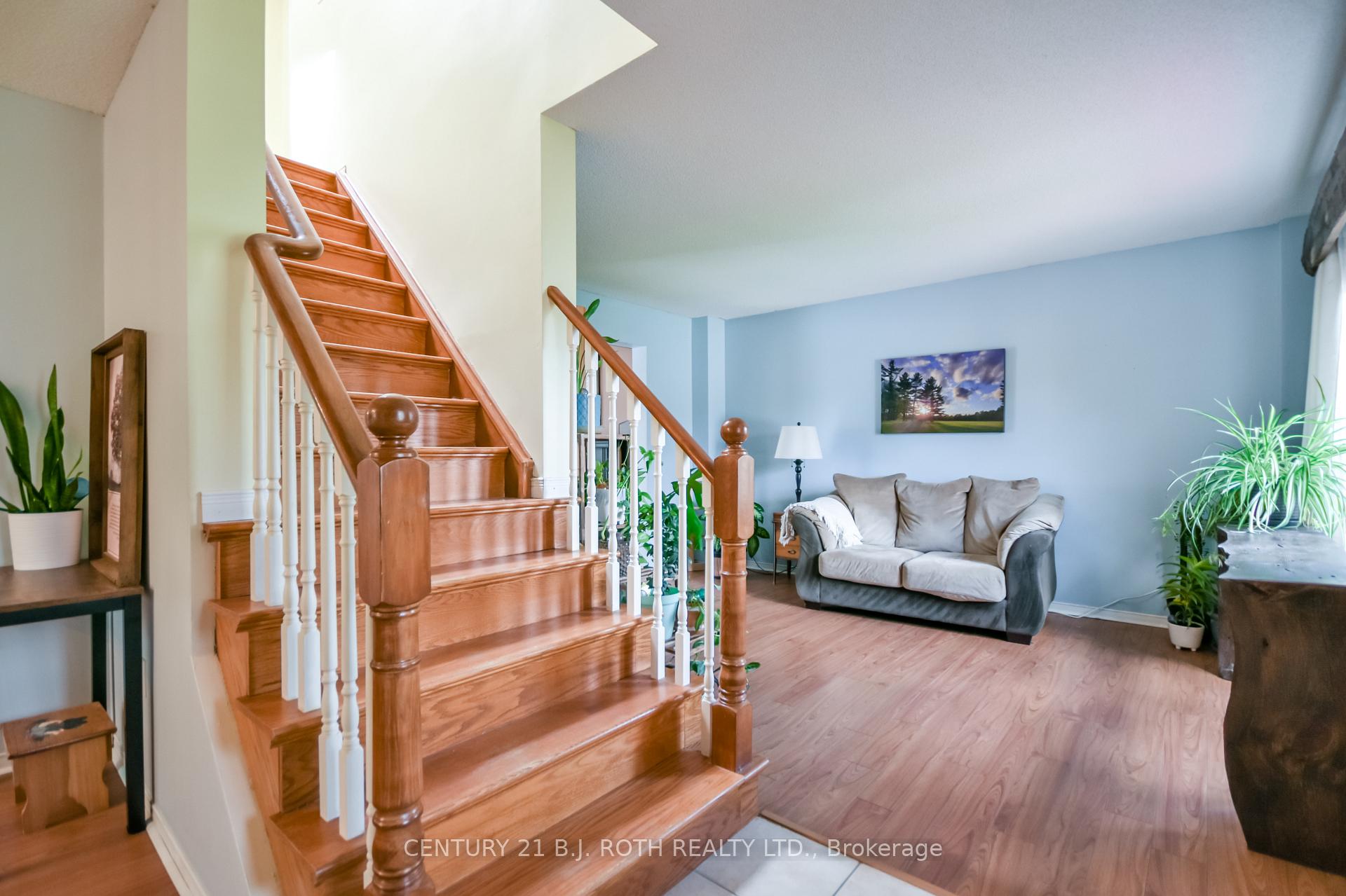 Photo 15 of 42 Farmstead Crescent, Barrie, Holly — HOMEH