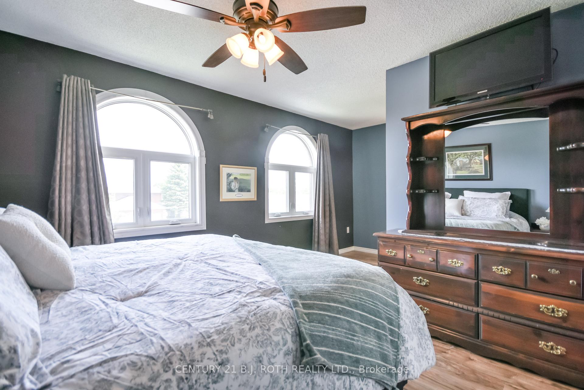 Photo 20 of 42 Farmstead Crescent, Barrie, Holly — HOMEH