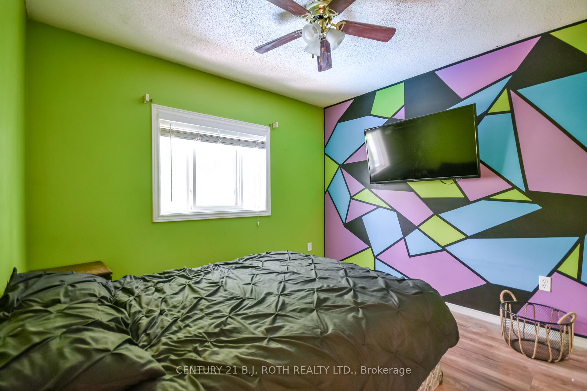Photo 24 of 42 Farmstead Crescent, Barrie, Holly — HOMEH