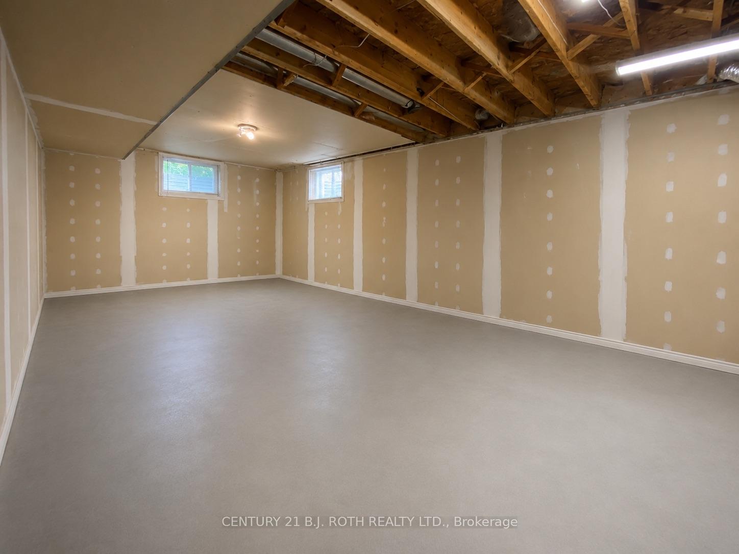 Photo 30 of 42 Farmstead Crescent, Barrie, Holly — HOMEH