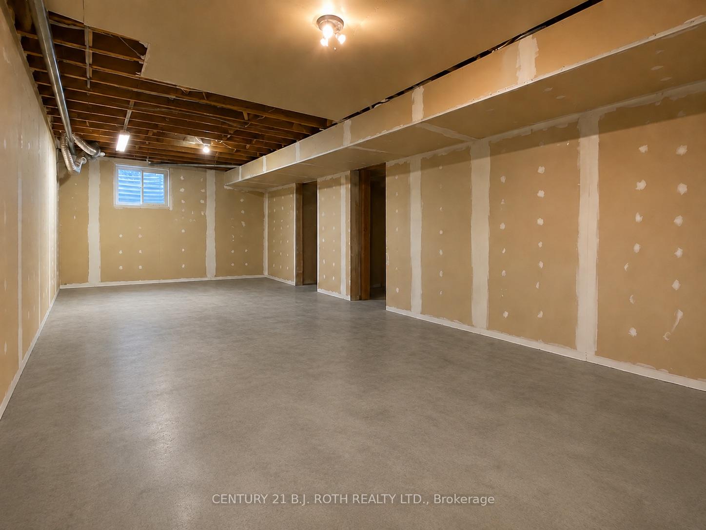 Photo 31 of 42 Farmstead Crescent, Barrie, Holly — HOMEH
