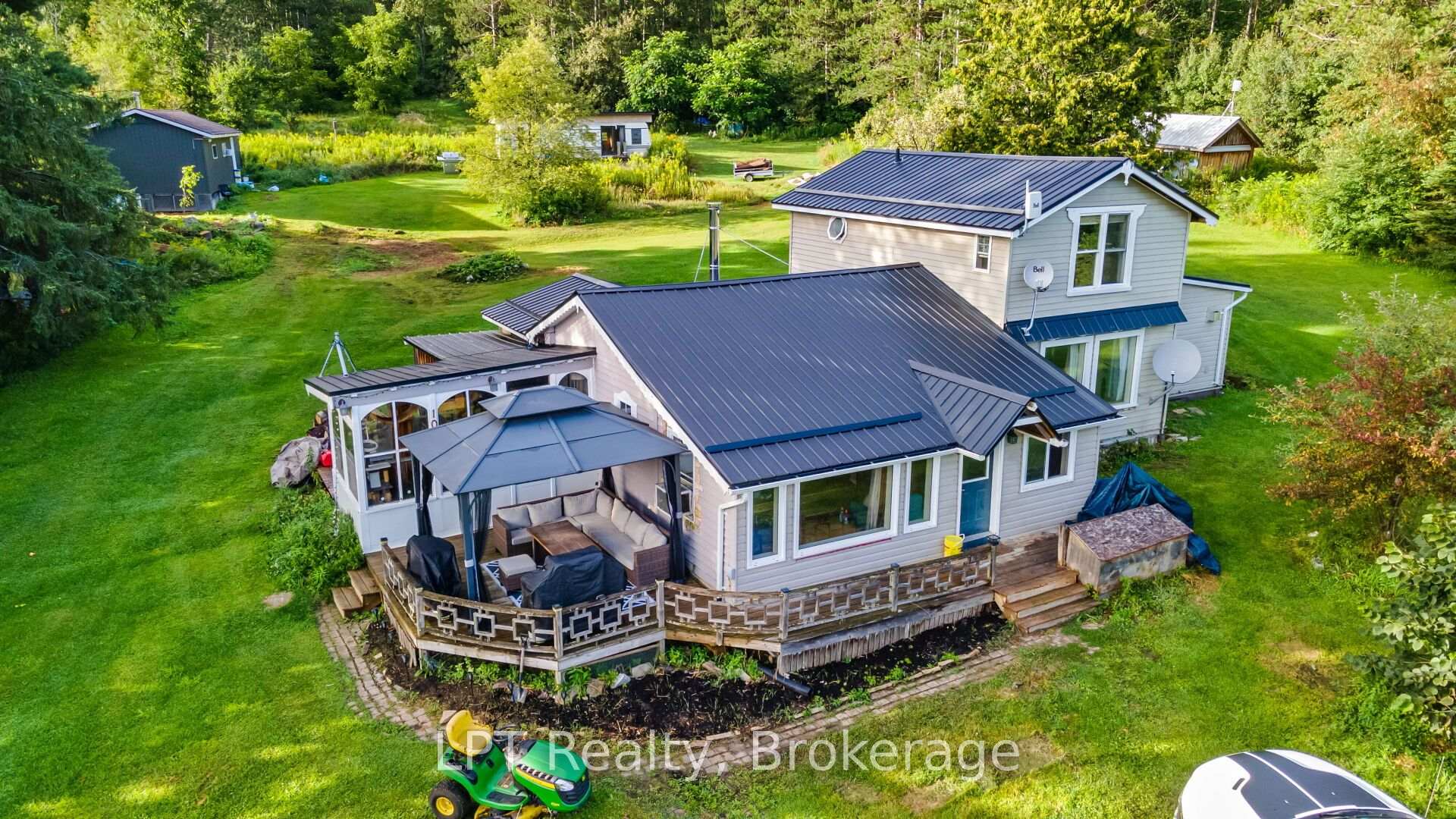Photo of 1043 Deloro Road