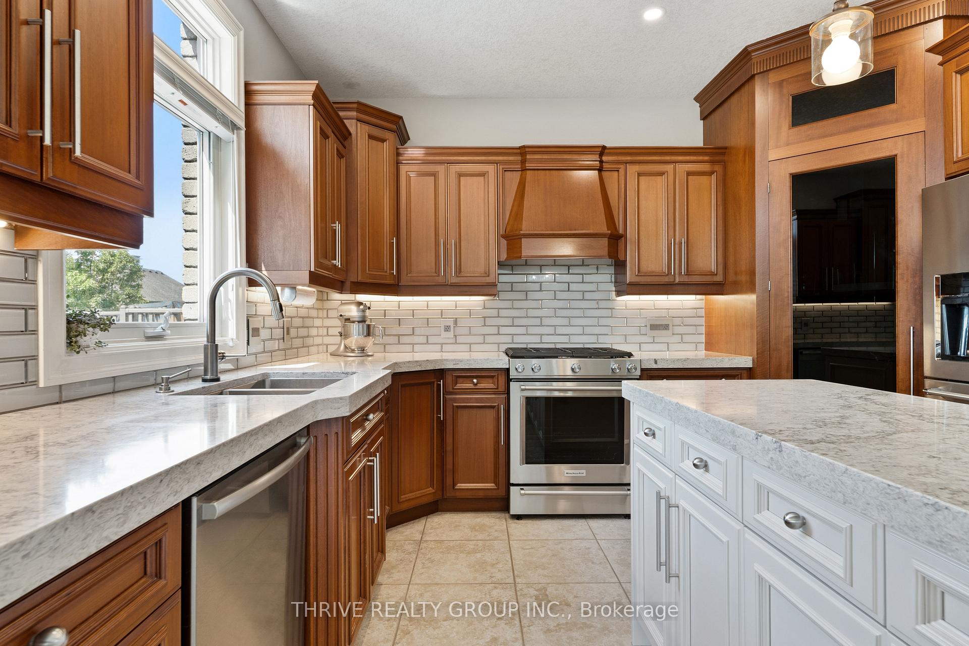 Photo 11 of 944 Collins Drive, London, South L — HOMEH