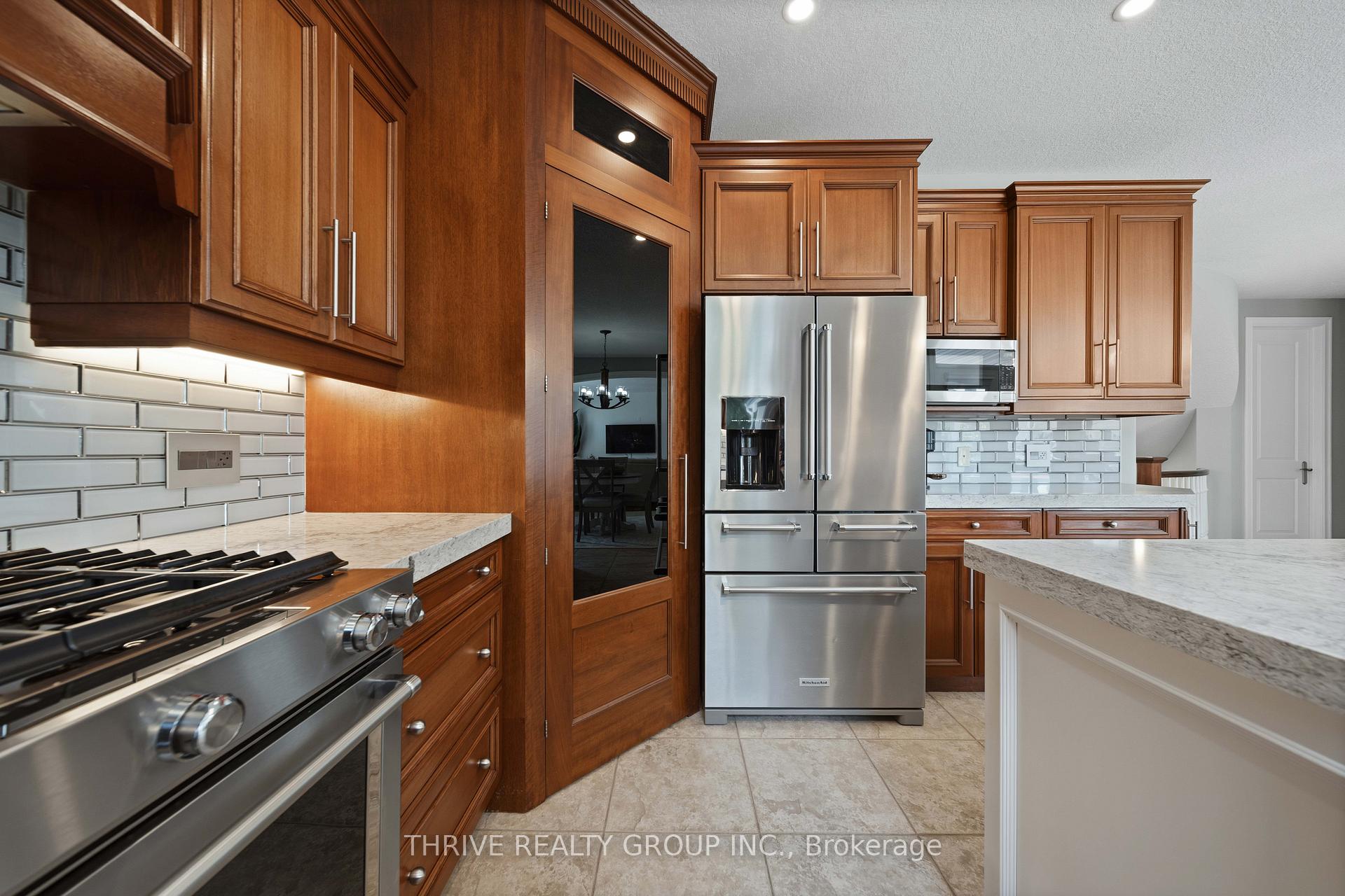 Photo 12 of 944 Collins Drive, London, South L — HOMEH