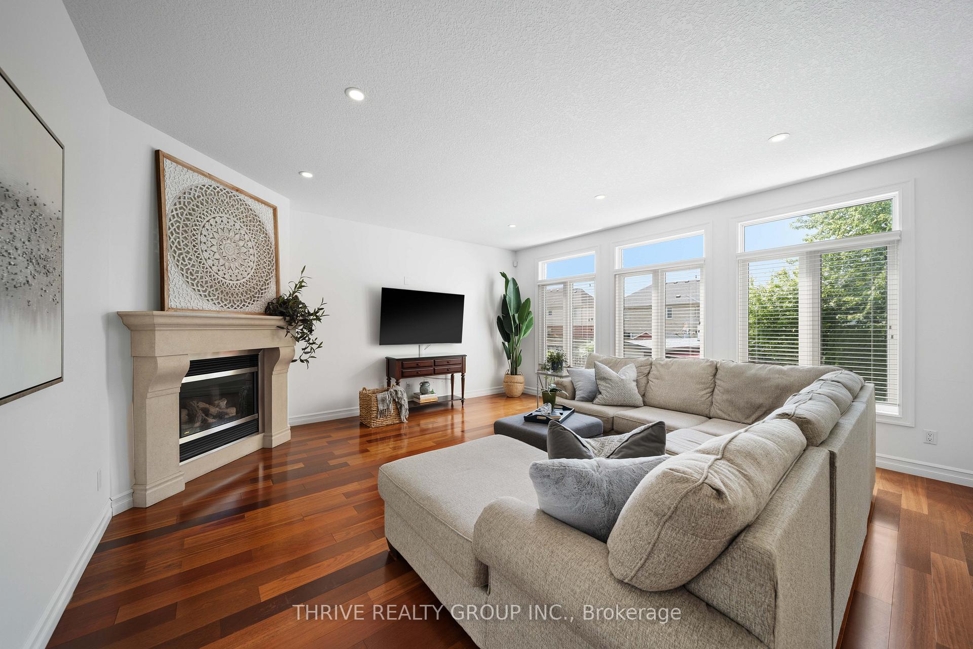 Photo 14 of 944 Collins Drive, London, South L — HOMEH