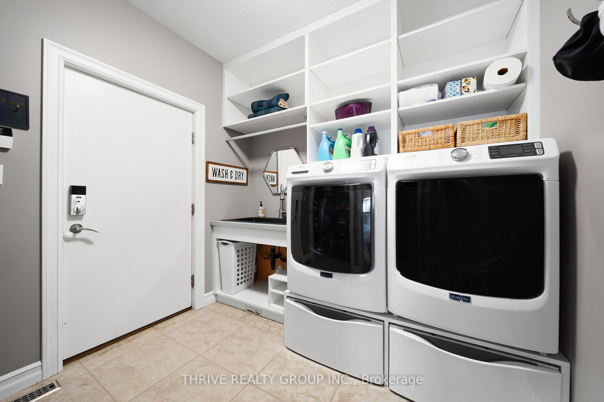 Photo 16 of 944 Collins Drive, London, South L — HOMEH