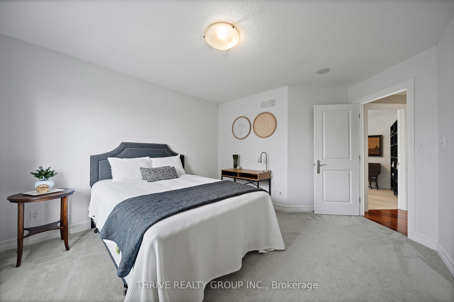 Photo 33 of 944 Collins Drive, London, South L — HOMEH