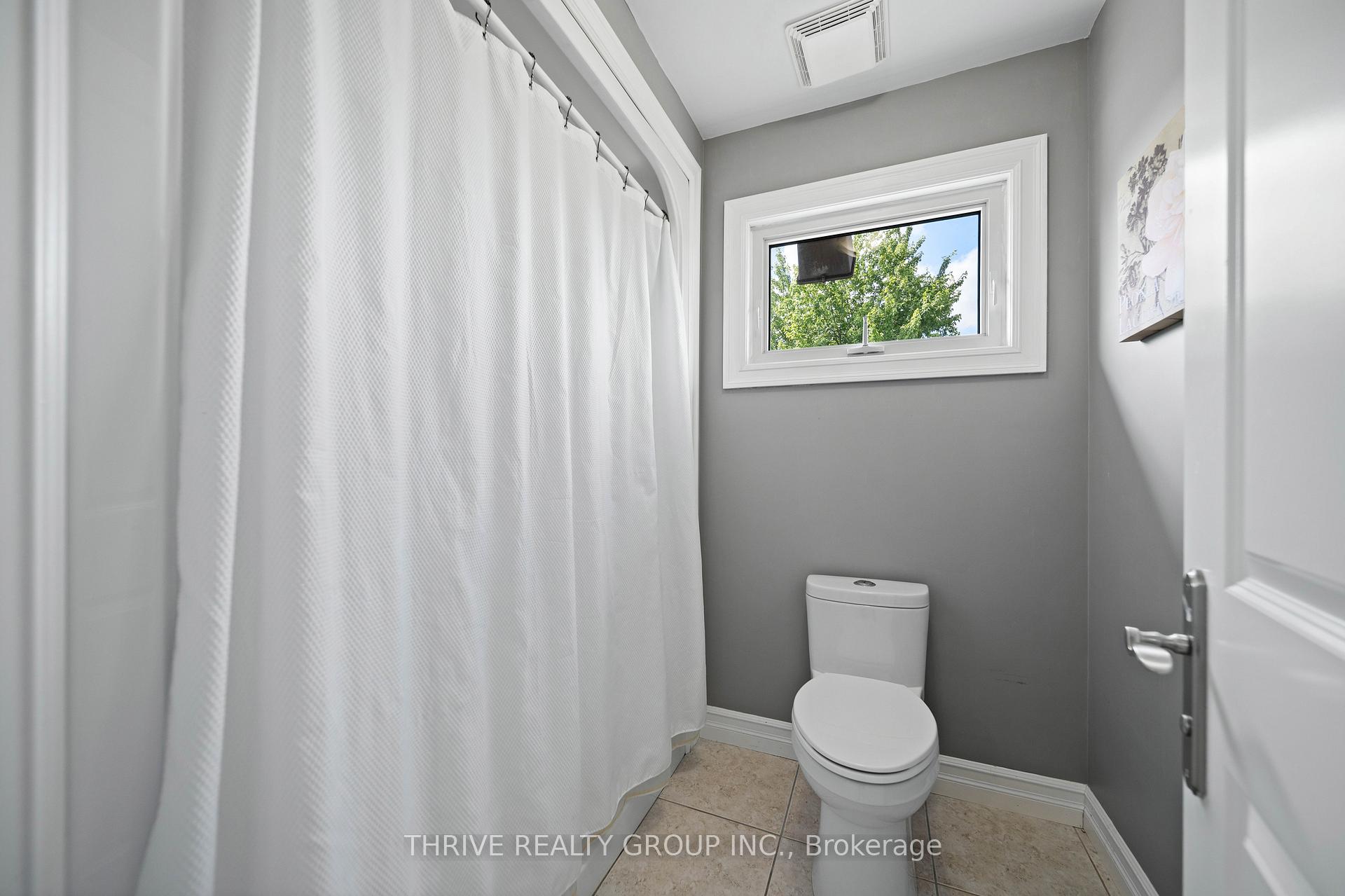 Photo 36 of 944 Collins Drive, London, South L — HOMEH