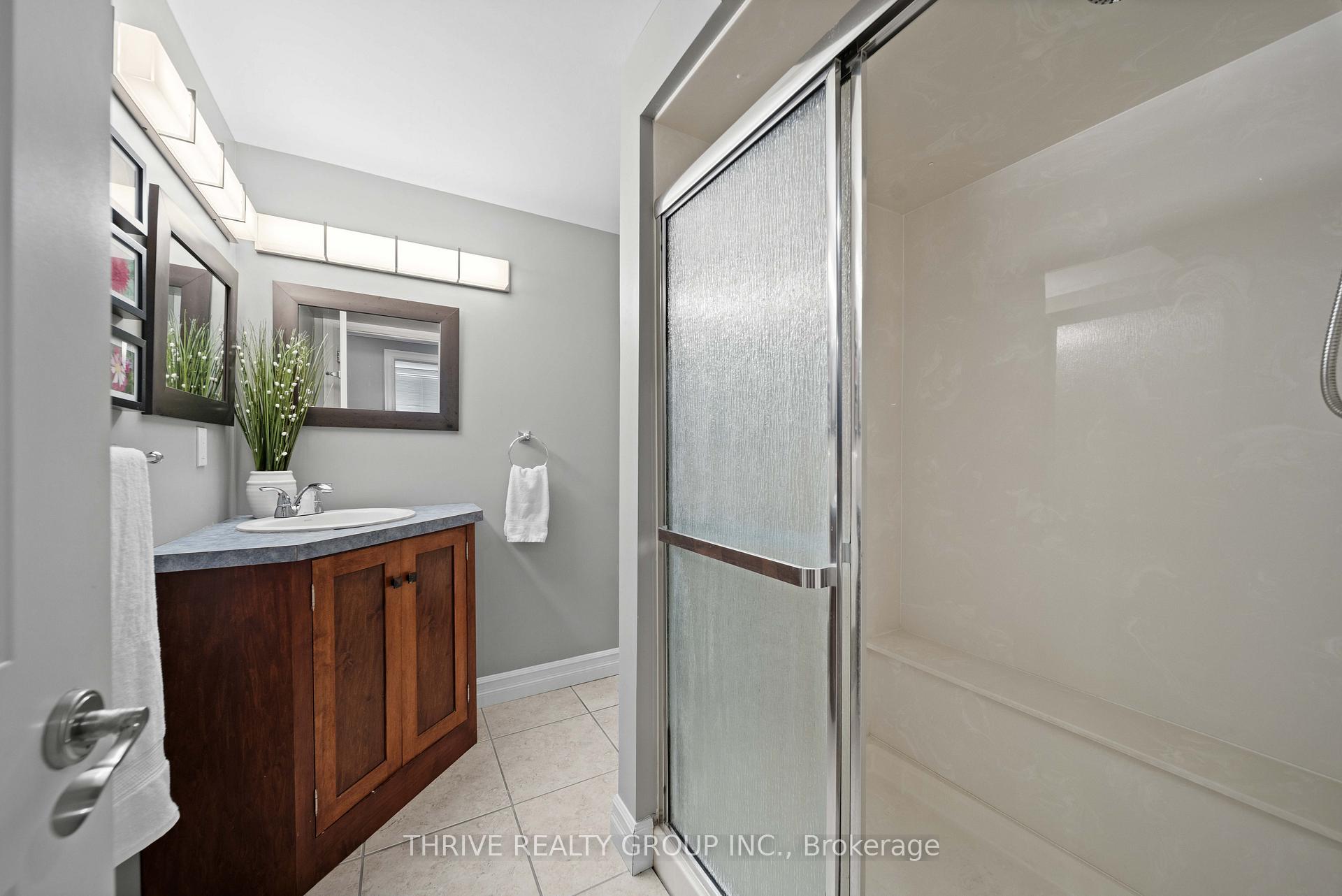 Photo 43 of 944 Collins Drive, London, South L — HOMEH