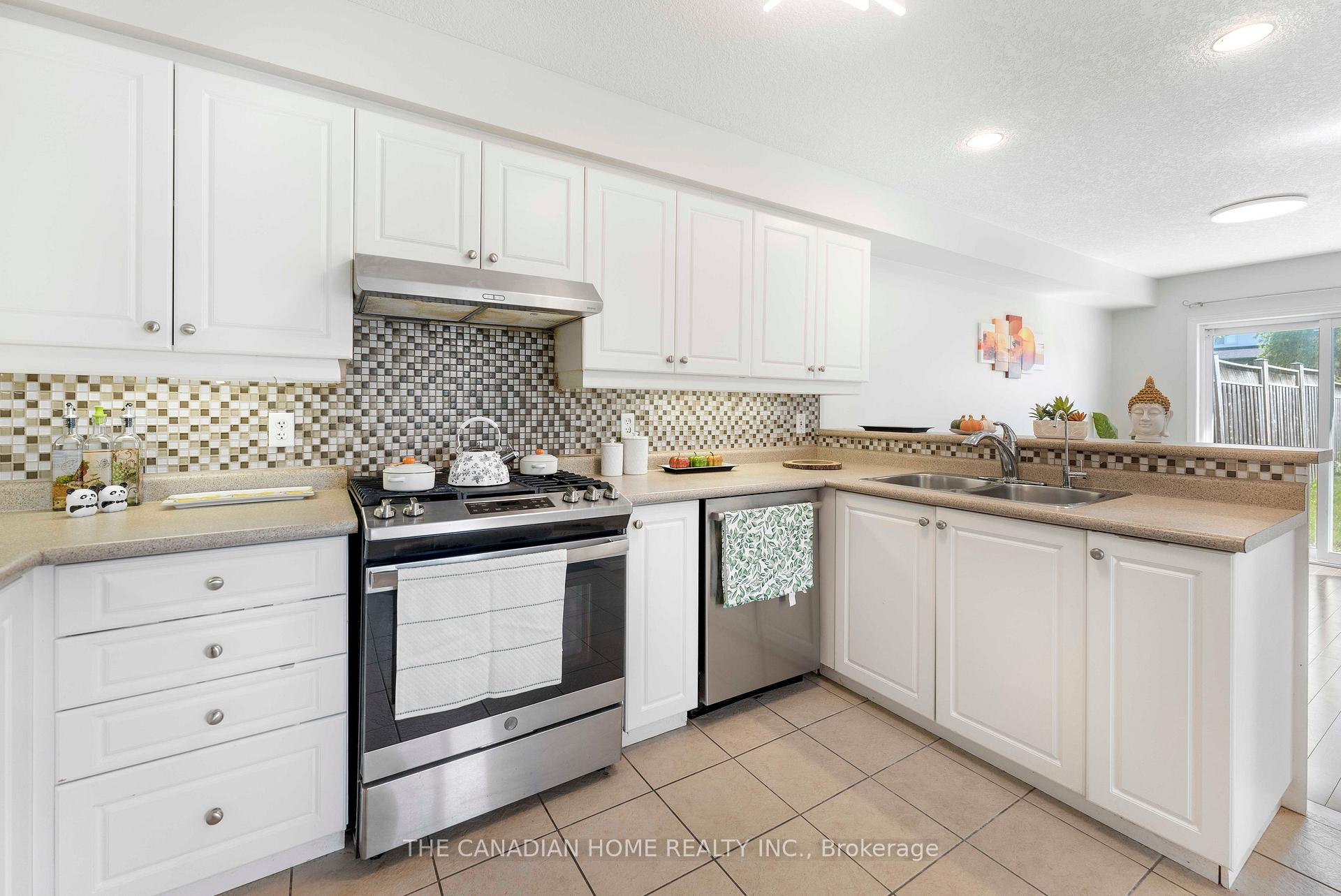 Photo 4 of 500 Robert Ferrie Drive, Kitchener, Doon South — HOMEH