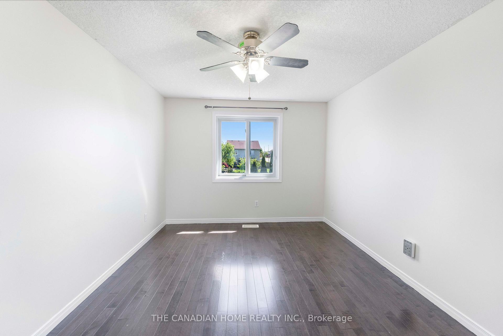 Photo 14 of 500 Robert Ferrie Drive, Kitchener, Doon South — HOMEH