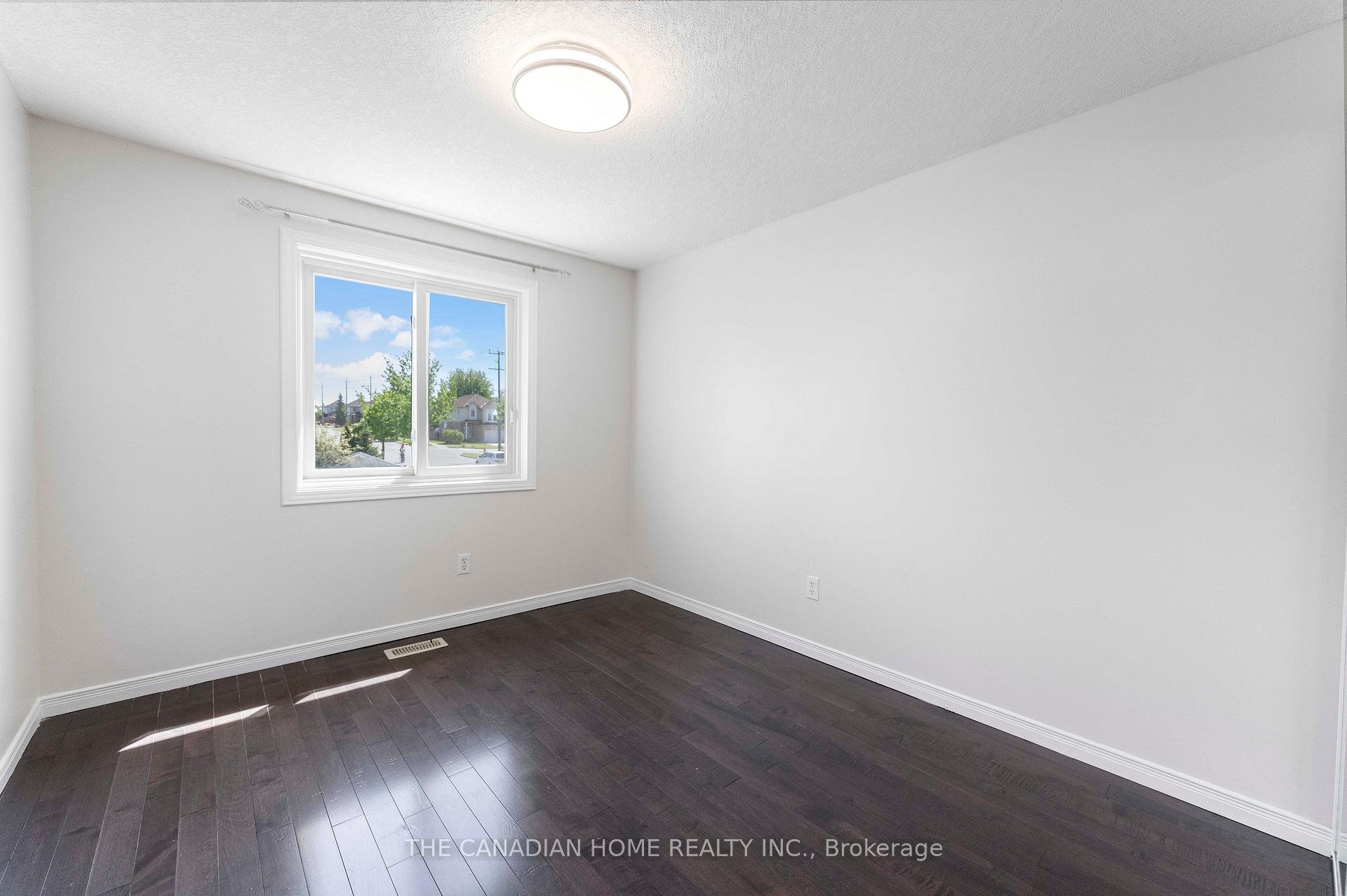 Photo 17 of 500 Robert Ferrie Drive, Kitchener, Doon South — HOMEH