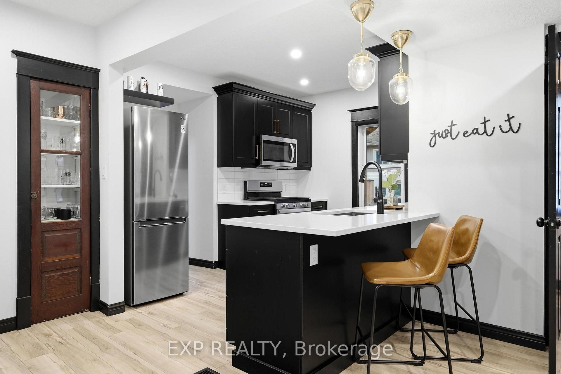 Photo of 35 Arthur Street N