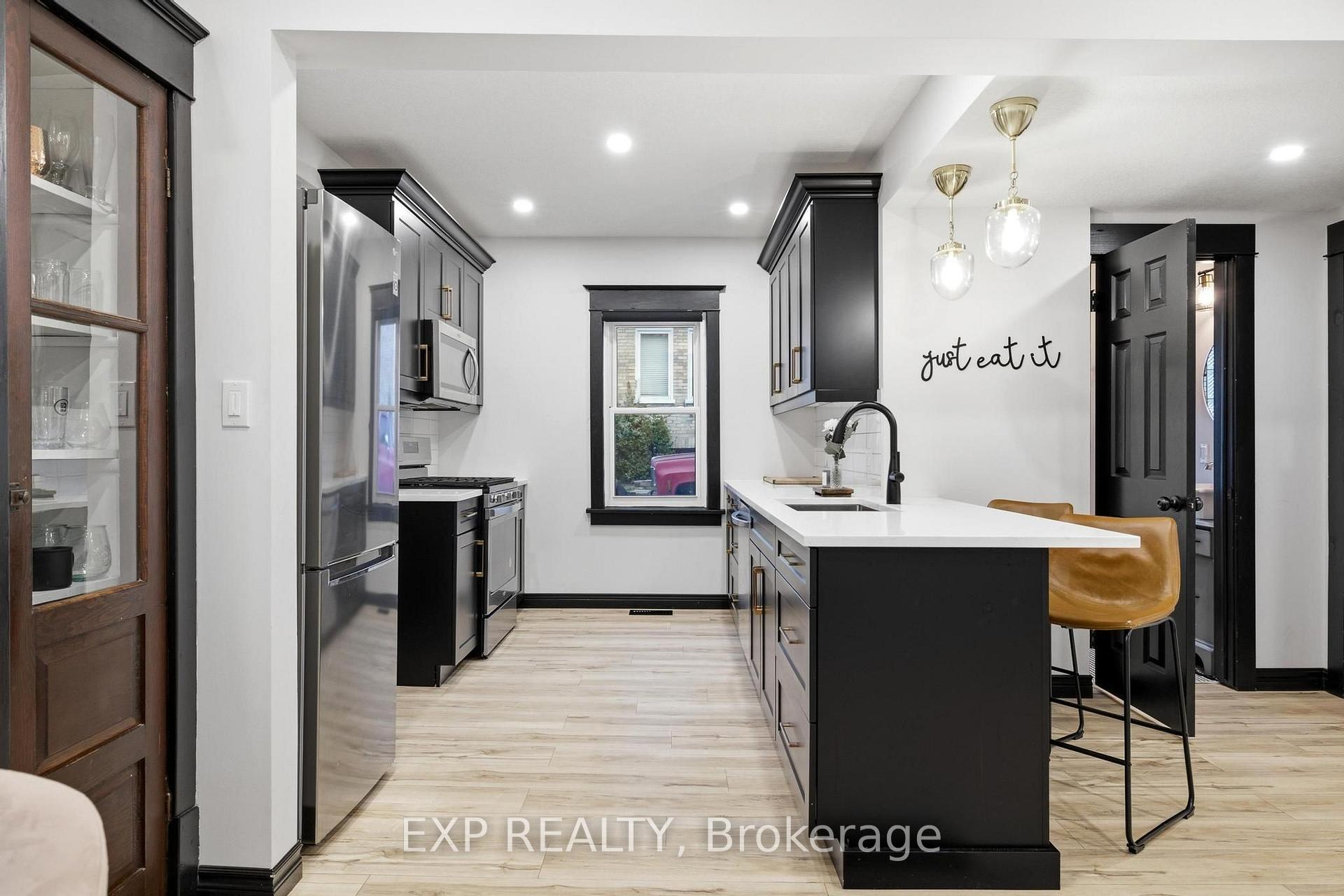 Photo 7 of 35 Arthur Street N, Woolwich, Elmira — HOMEH