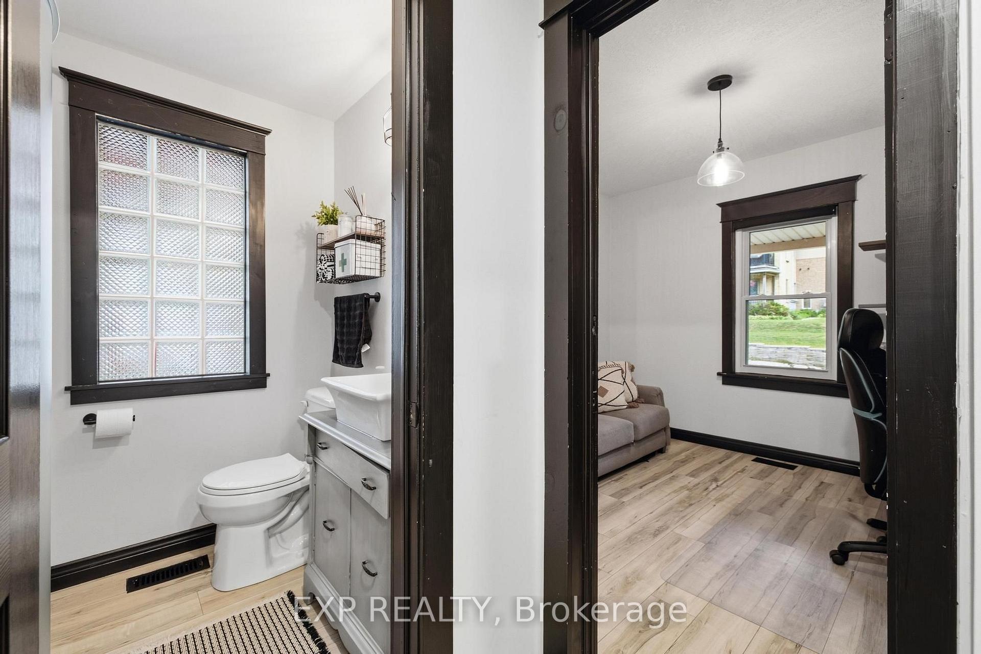 Photo 8 of 35 Arthur Street N, Woolwich, Elmira — HOMEH