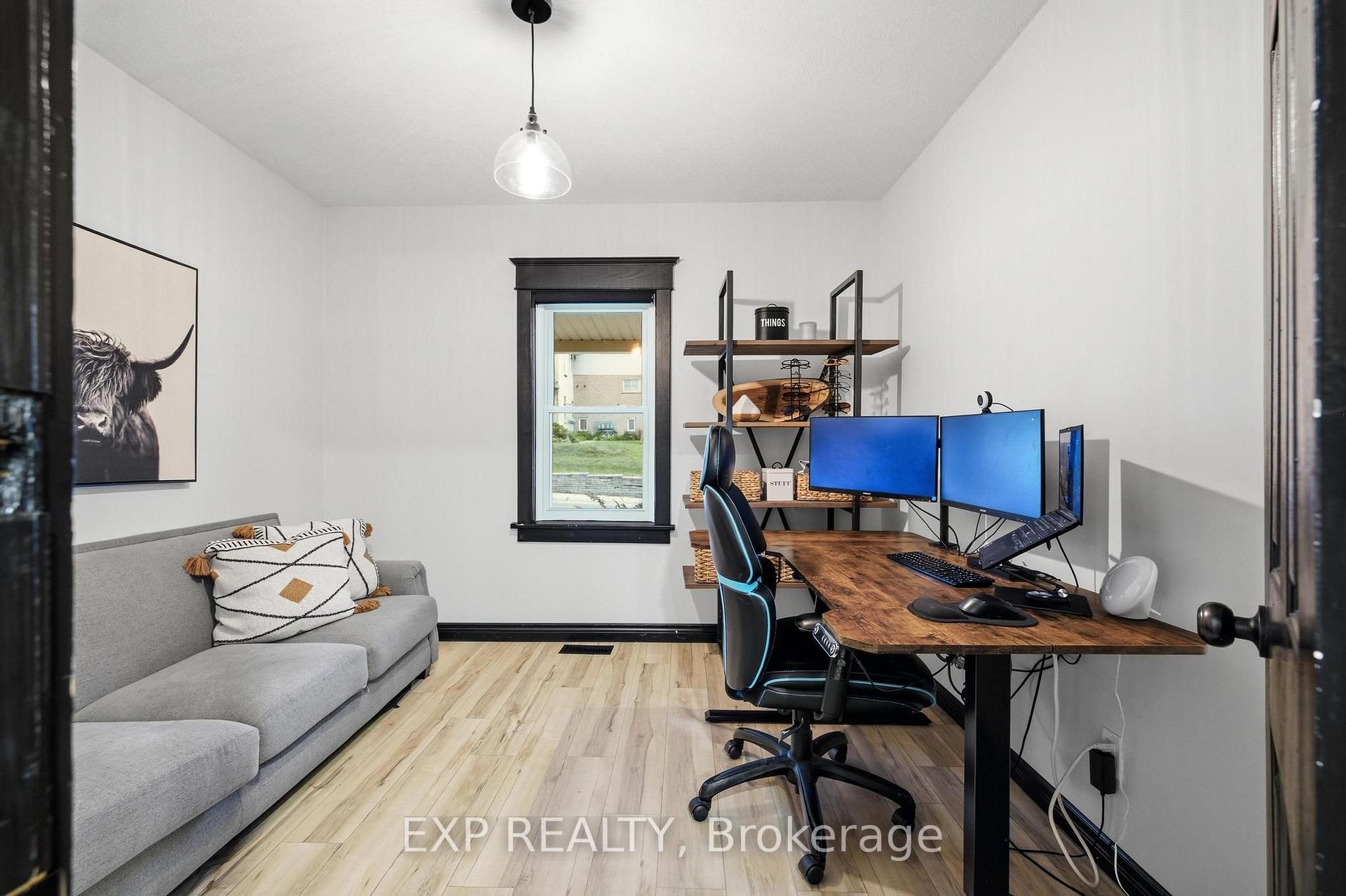 Photo 10 of 35 Arthur Street N, Woolwich, Elmira — HOMEH