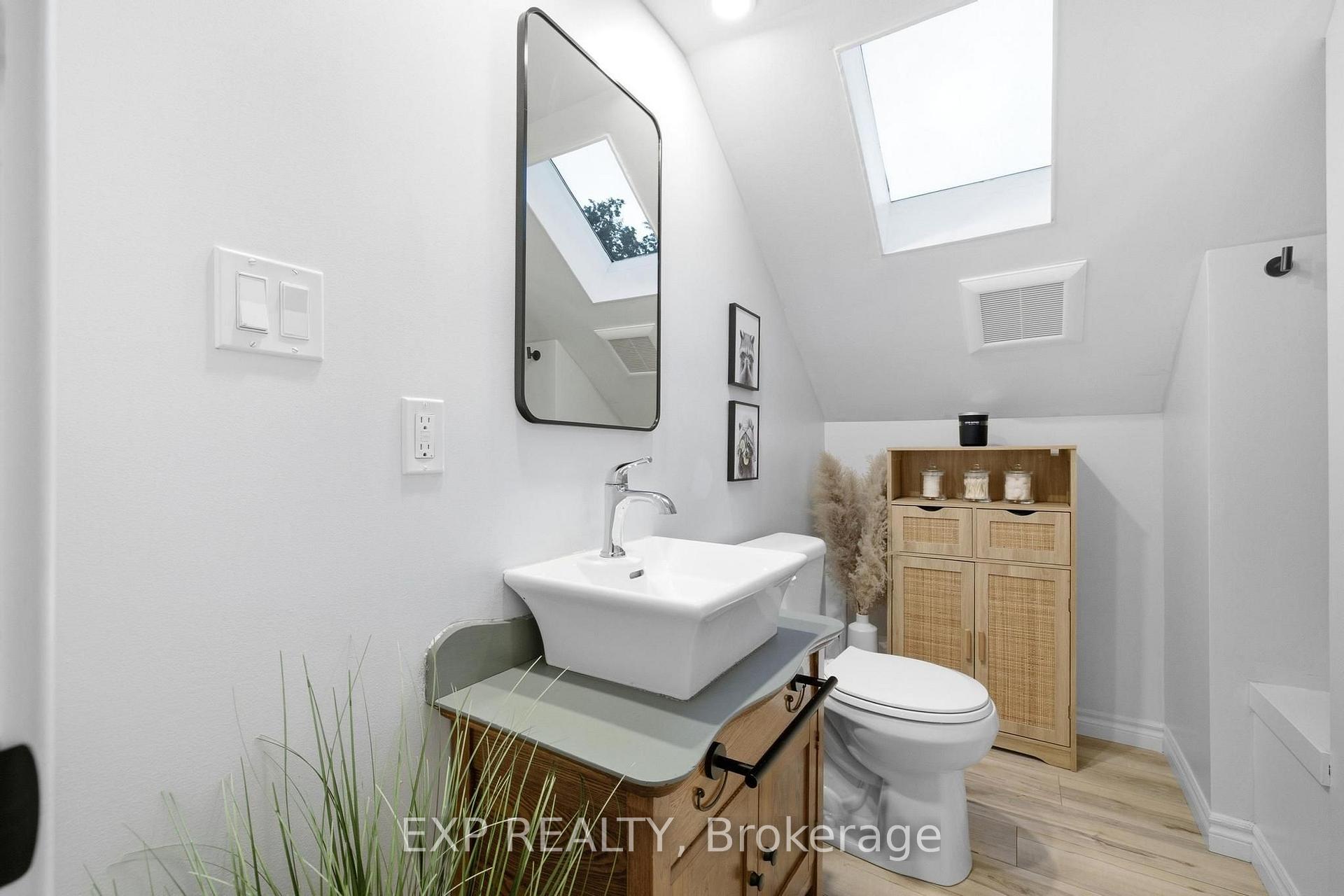 Photo 21 of 35 Arthur Street N, Woolwich, Elmira — HOMEH