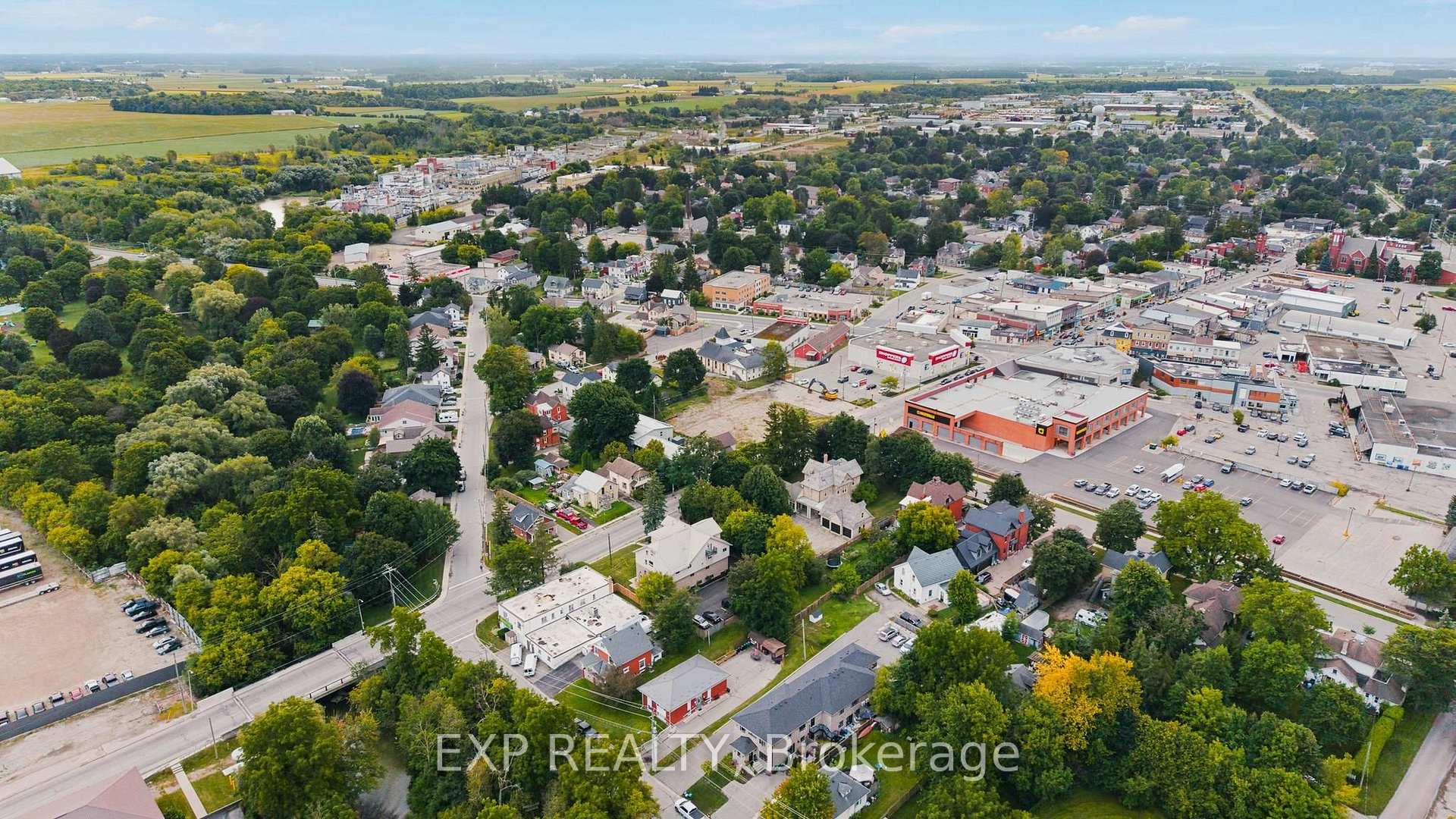 Photo 37 of 35 Arthur Street N, Woolwich, Elmira — HOMEH