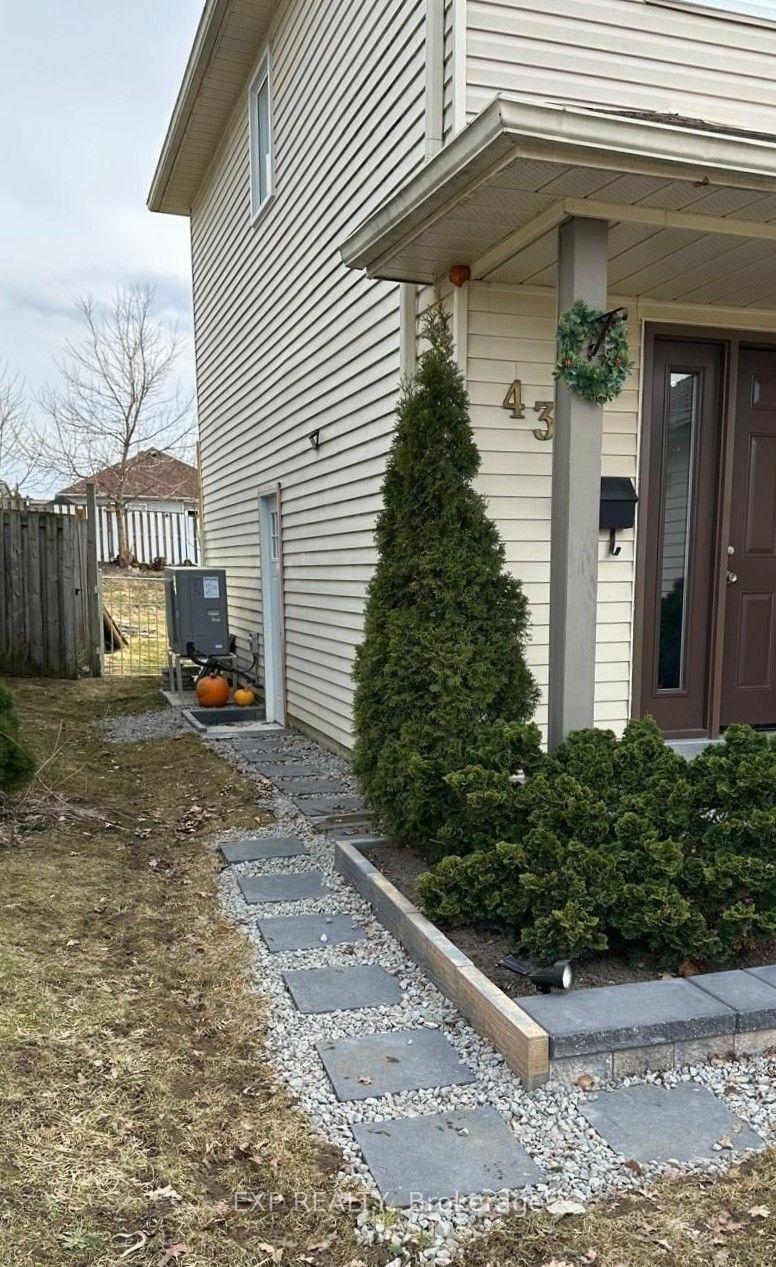 Photo 2 of 43 D'ambrosio Drive, Barrie, Painswick North — HOMEH