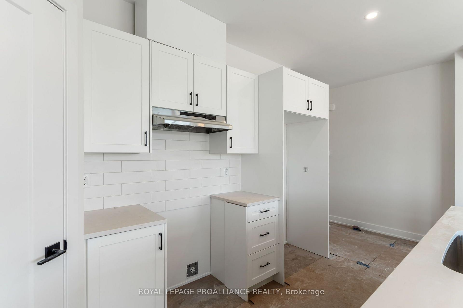 Photo 11 of 1028 Moore Street, Brockville, Brockville — HOMEH