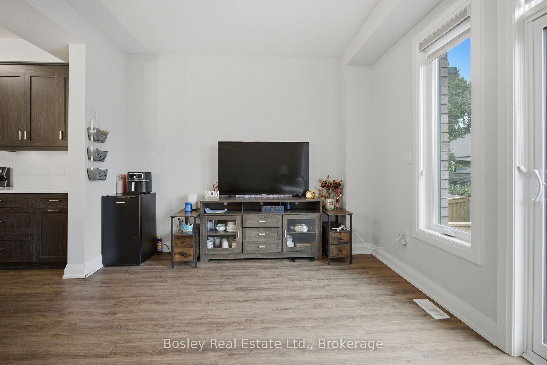 Photo 8 of Unit 29, 143 Elgin Street N, Cambridge, Alison — HOMEH