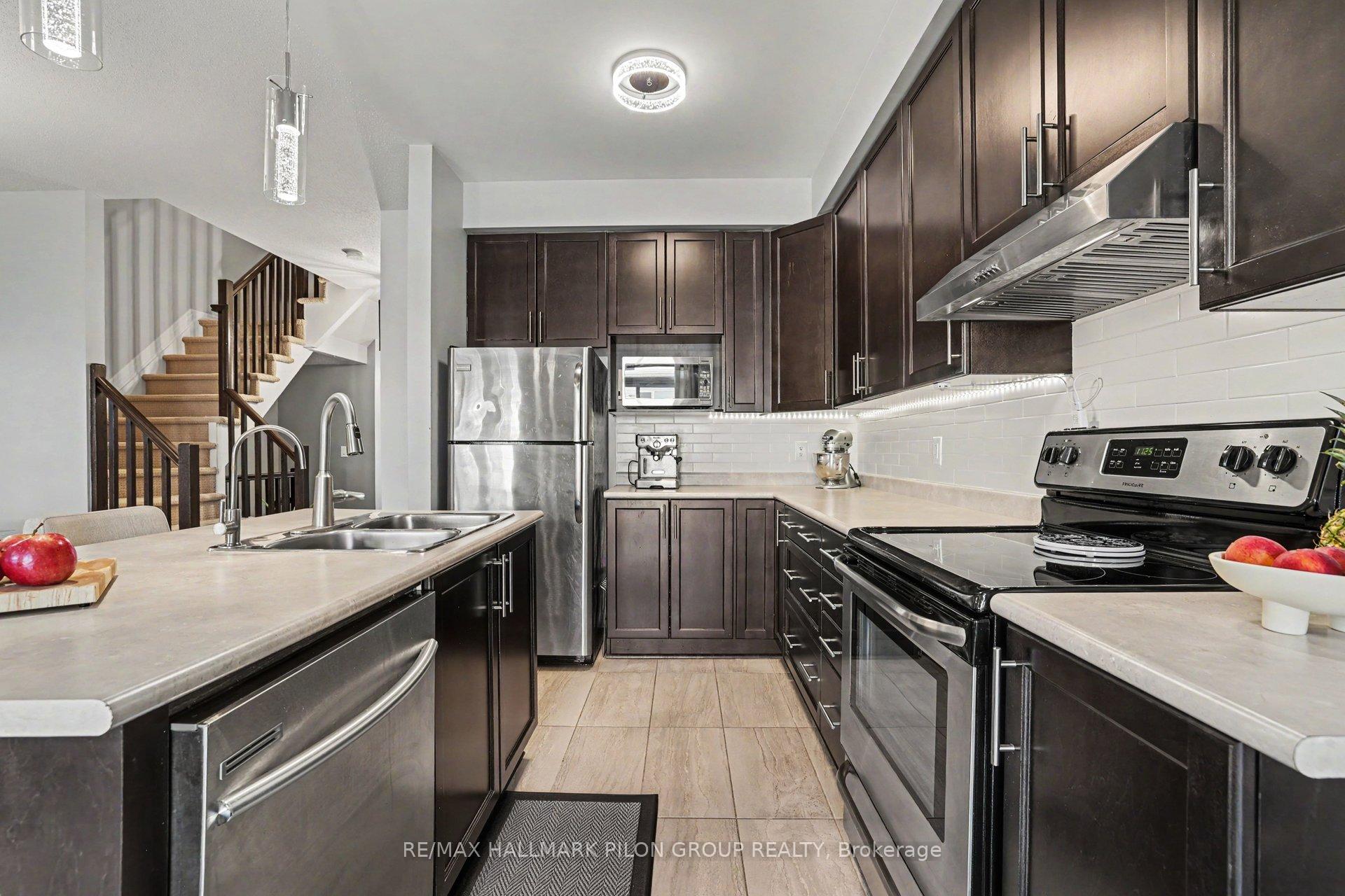 Photo 4 of 673 Spring Valley Drive, Ottawa, Mer Bleue/Bradley Estates/Anderson Park — HOMEH