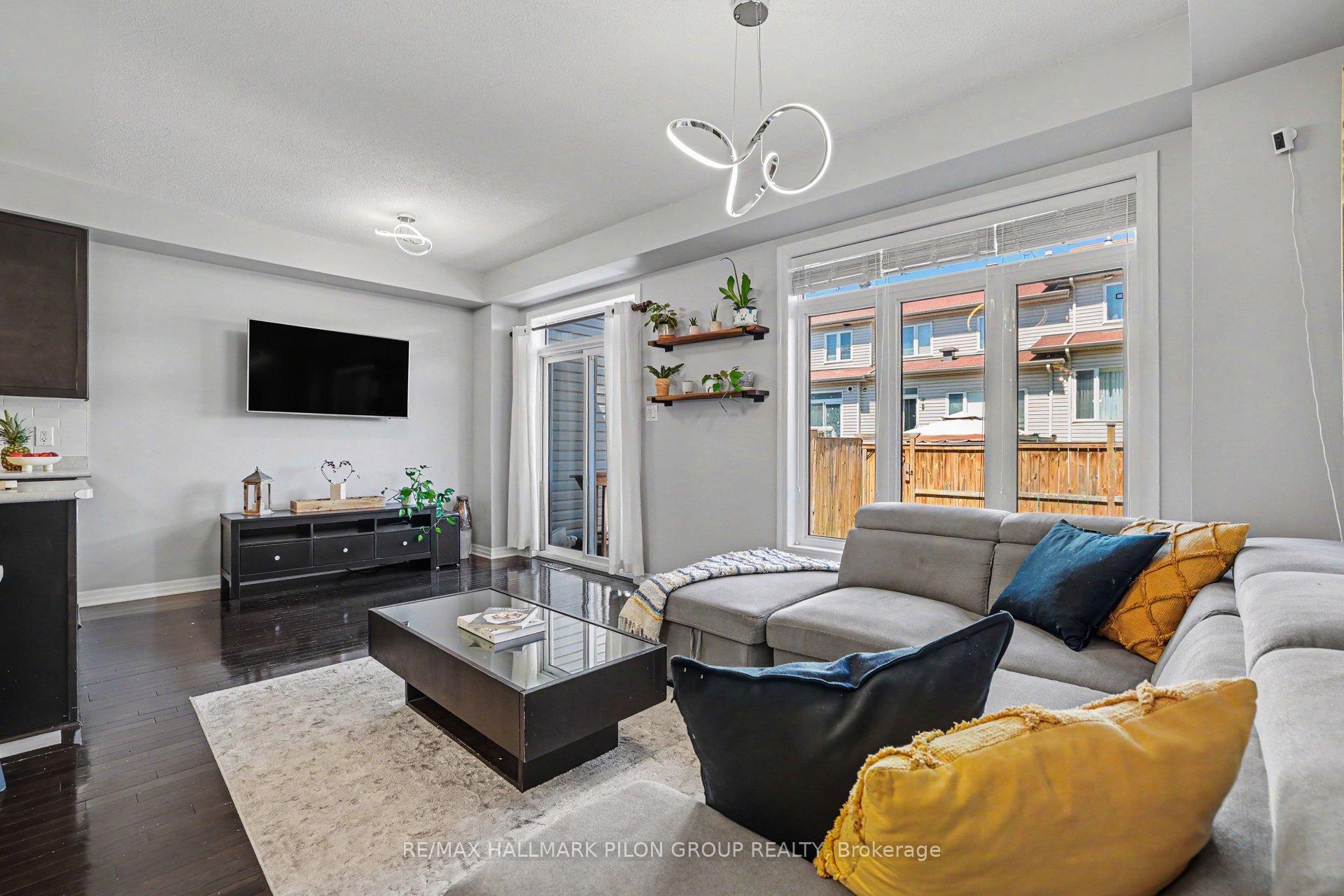 Photo 10 of 673 Spring Valley Drive, Ottawa, Mer Bleue/Bradley Estates/Anderson Park — HOMEH
