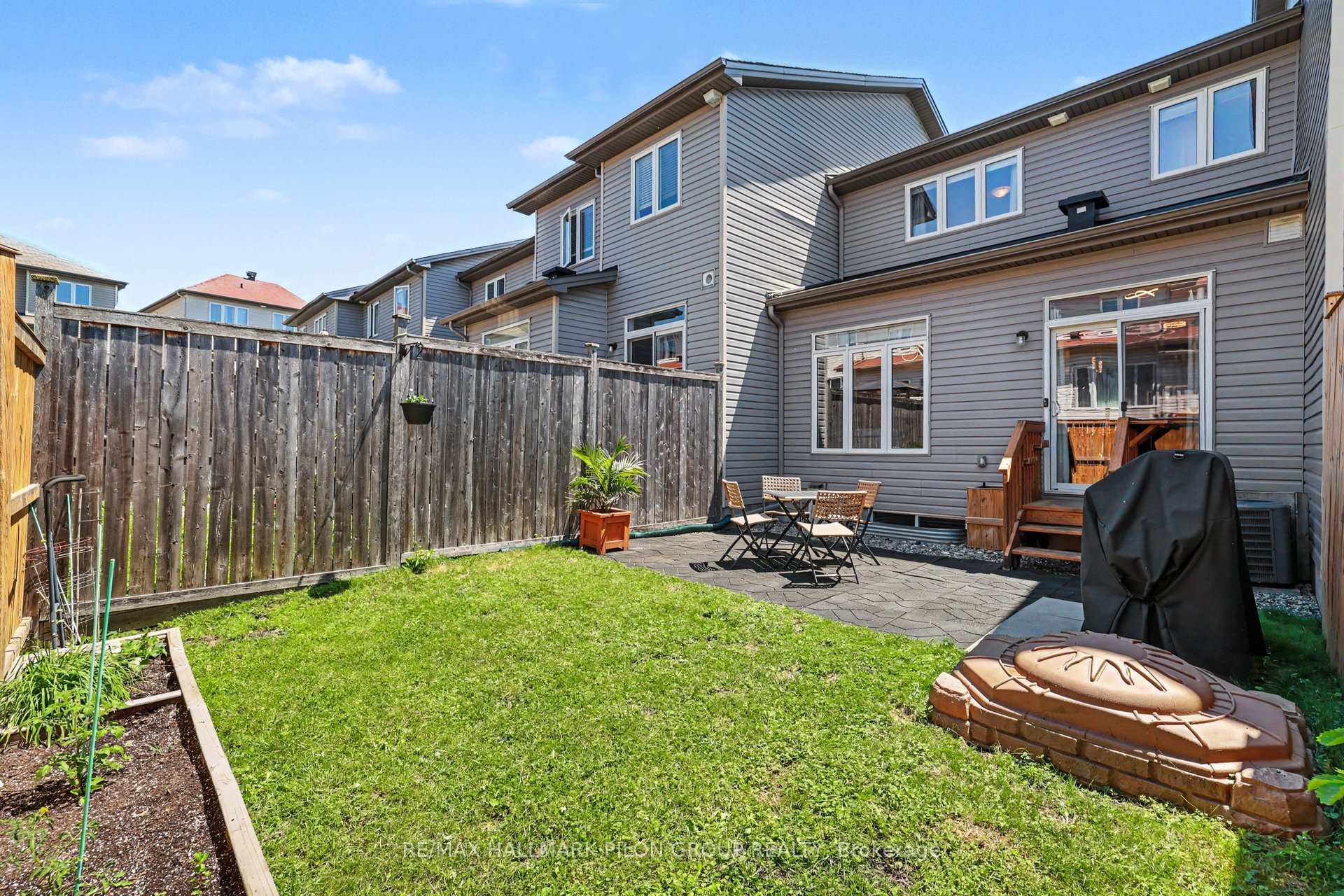 Photo 22 of 673 Spring Valley Drive, Ottawa, Mer Bleue/Bradley Estates/Anderson Park — HOMEH