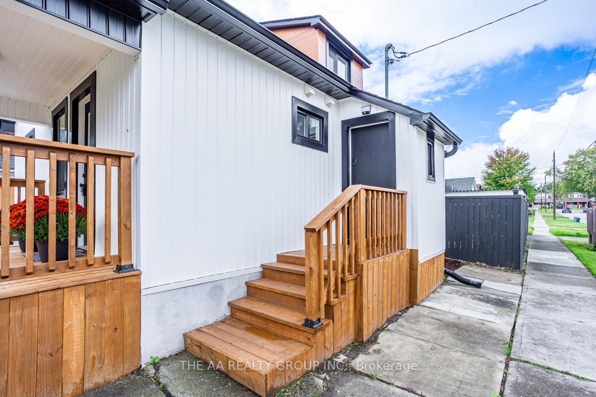 Photo 3 of 212 Oshawa Boulevard S, Oshawa, Central — HOMEH