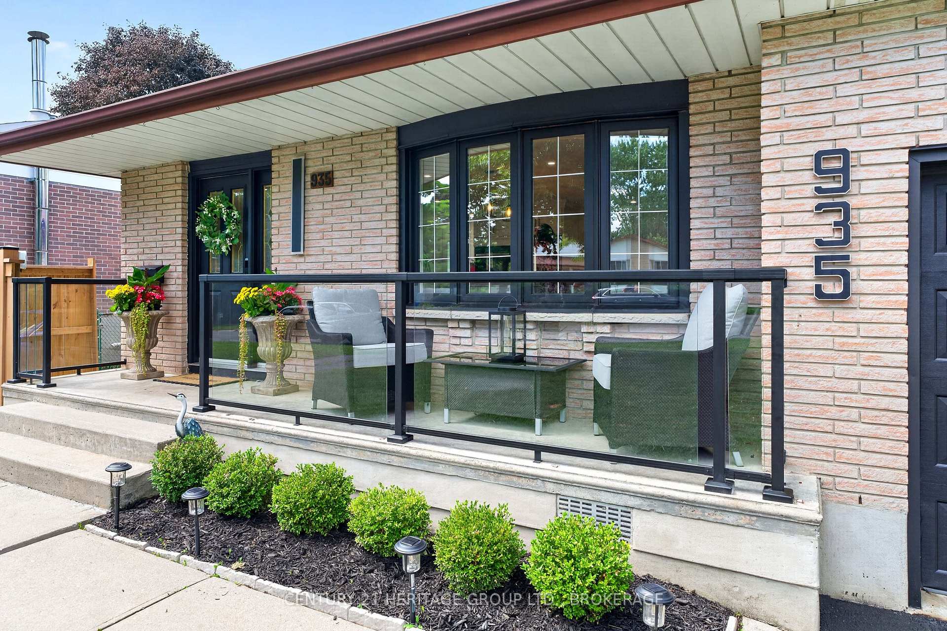 Photo 6 of 935 Pembridge Crescent, Kingston, South of Taylor-Kidd Blvd — HOMEH