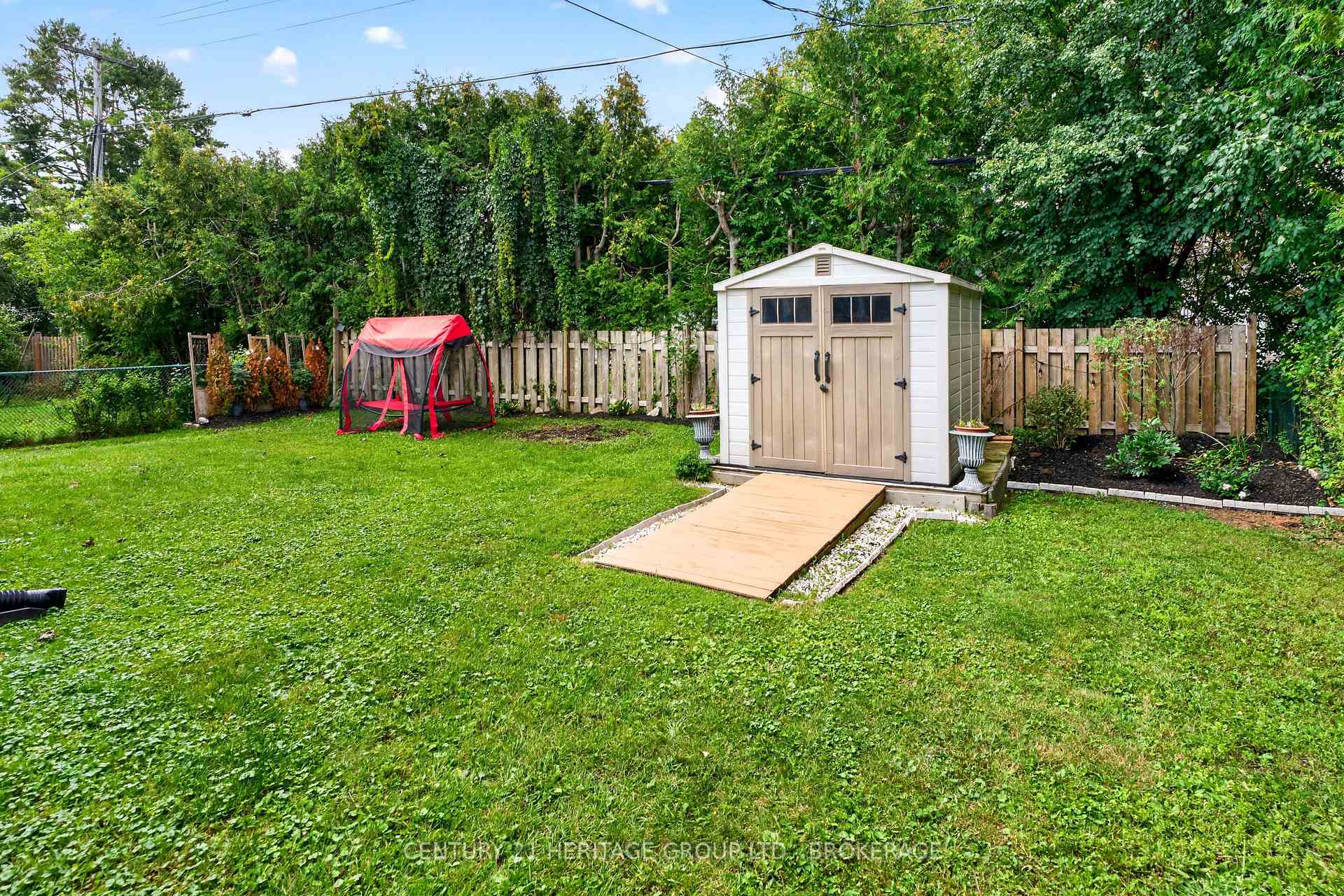 Photo 8 of 935 Pembridge Crescent, Kingston, South of Taylor-Kidd Blvd — HOMEH