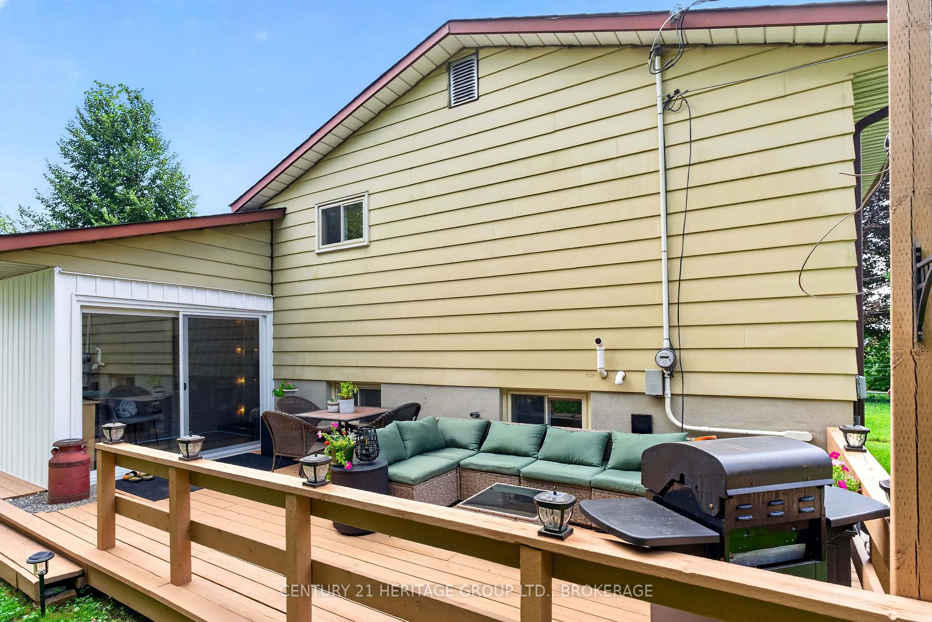Photo 10 of 935 Pembridge Crescent, Kingston, South of Taylor-Kidd Blvd — HOMEH