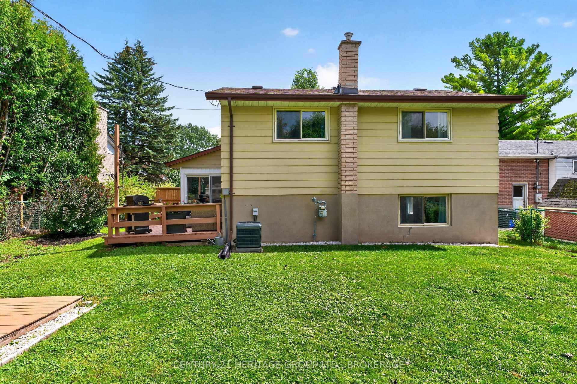 Photo 11 of 935 Pembridge Crescent, Kingston, South of Taylor-Kidd Blvd — HOMEH