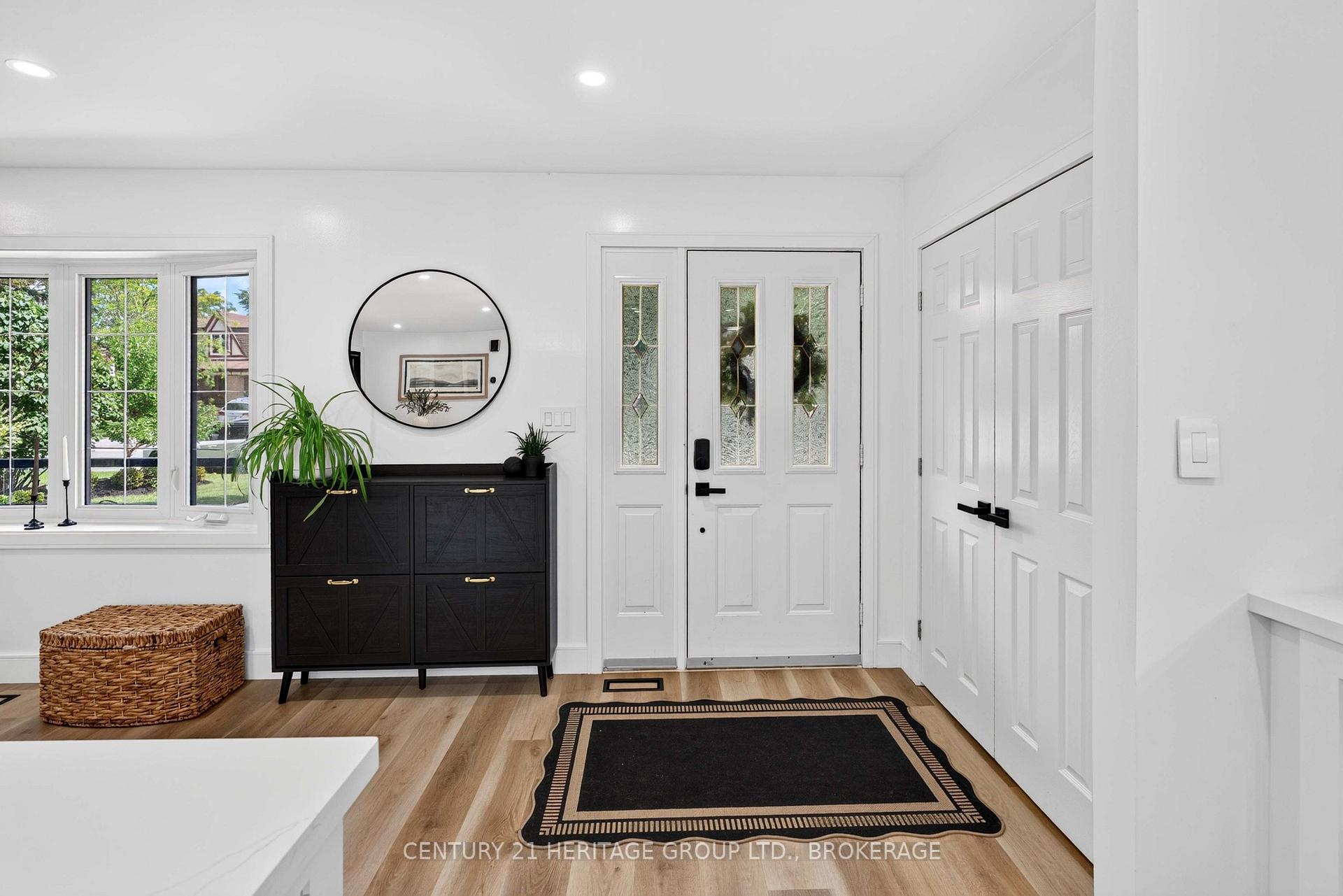 Photo 12 of 935 Pembridge Crescent, Kingston, South of Taylor-Kidd Blvd — HOMEH