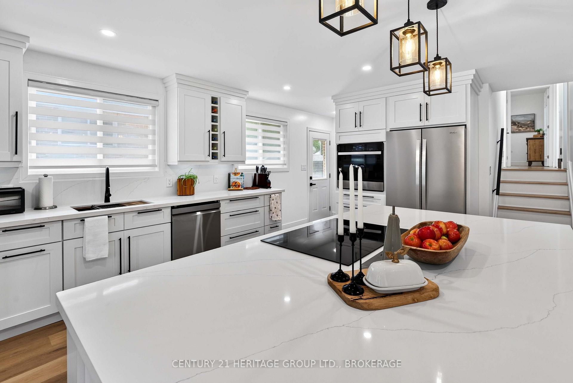 Photo 15 of 935 Pembridge Crescent, Kingston, South of Taylor-Kidd Blvd — HOMEH