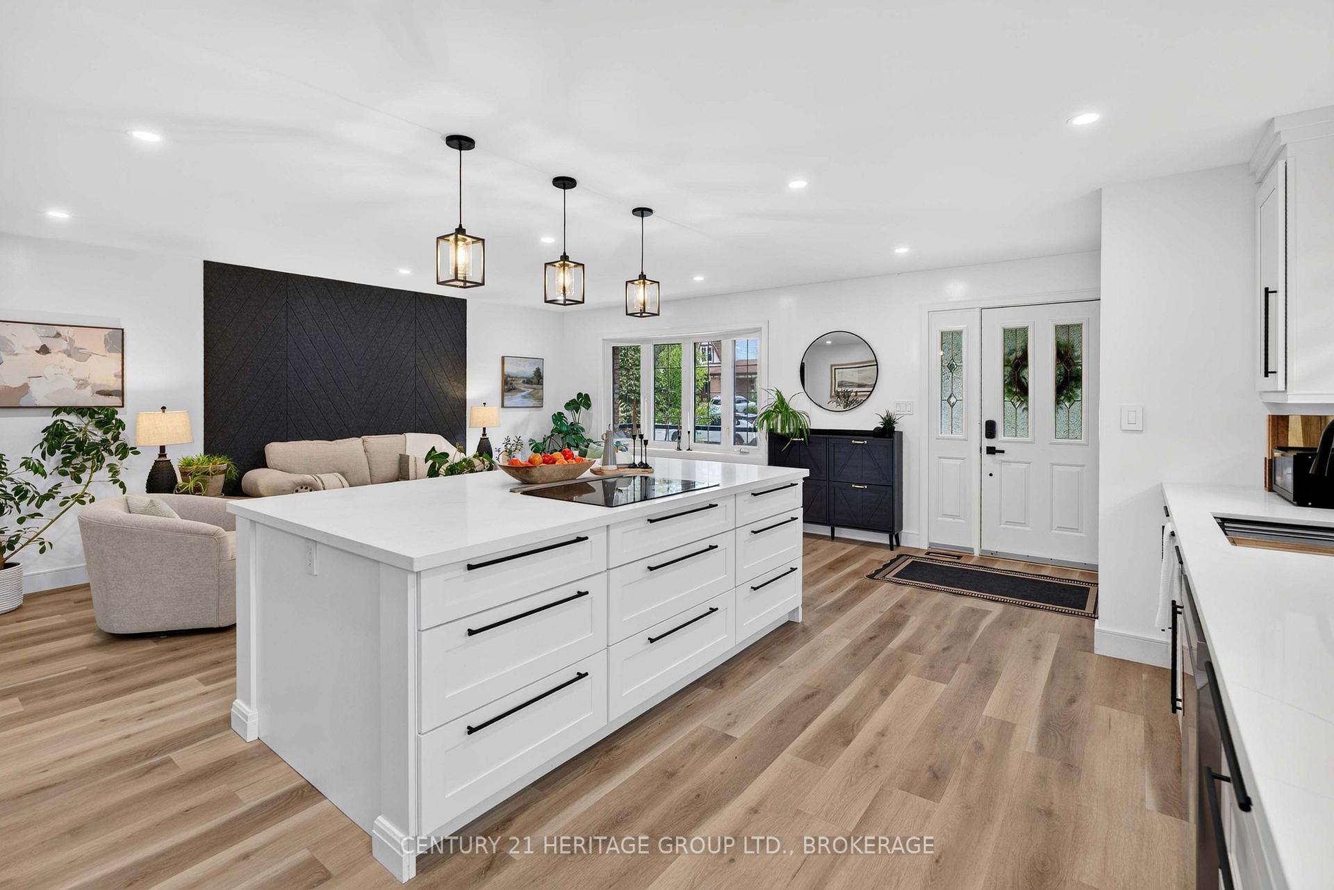 Photo 18 of 935 Pembridge Crescent, Kingston, South of Taylor-Kidd Blvd — HOMEH
