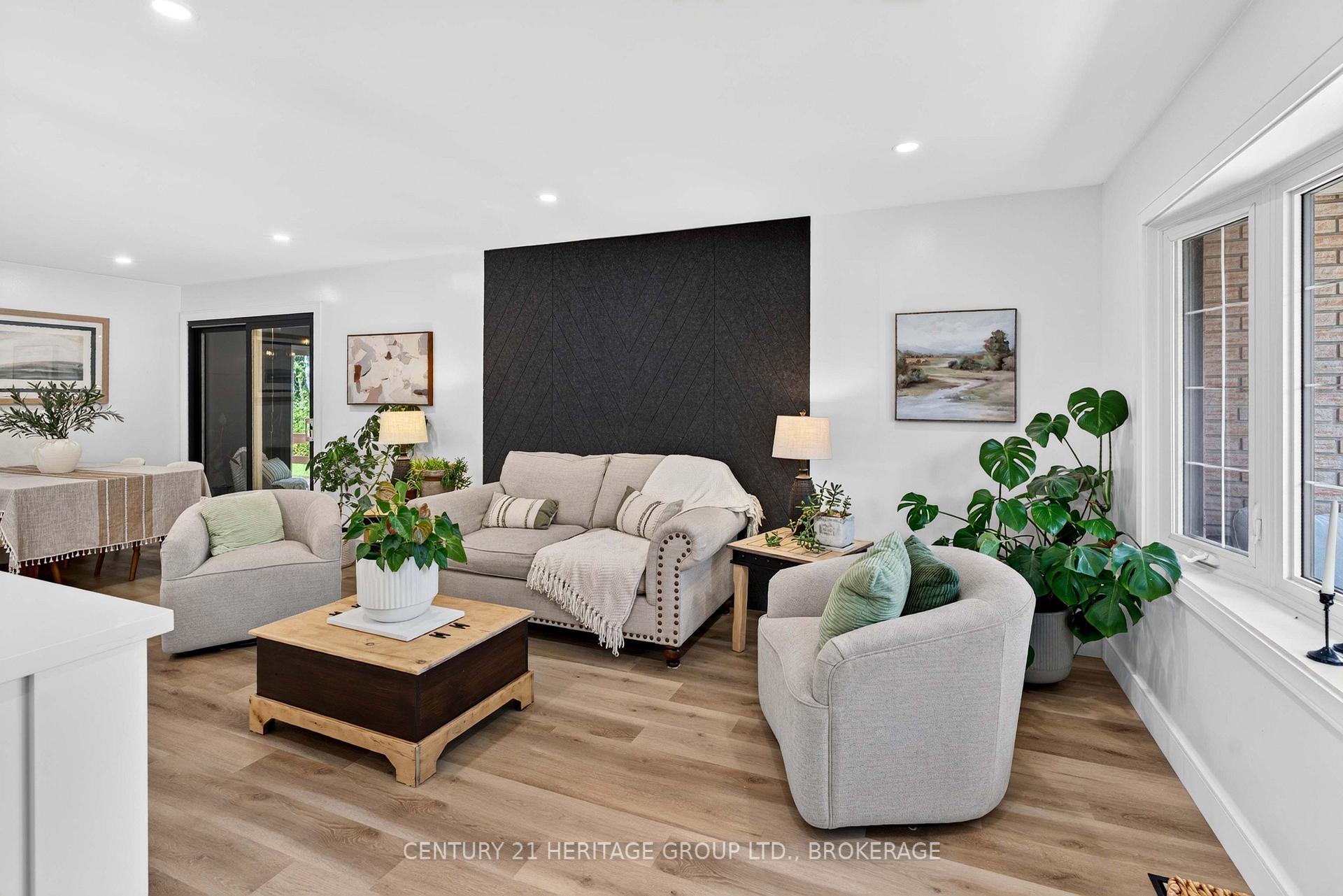 Photo 19 of 935 Pembridge Crescent, Kingston, South of Taylor-Kidd Blvd — HOMEH