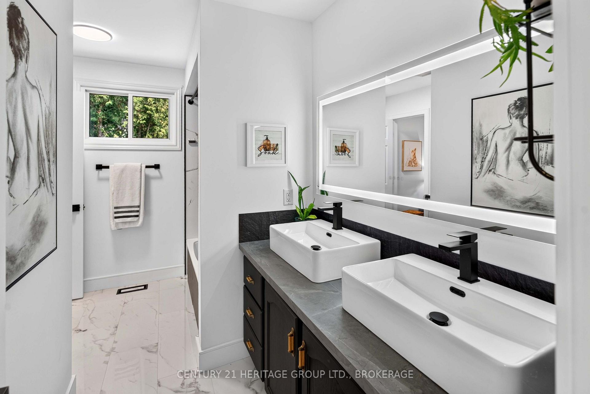 Photo 25 of 935 Pembridge Crescent, Kingston, South of Taylor-Kidd Blvd — HOMEH