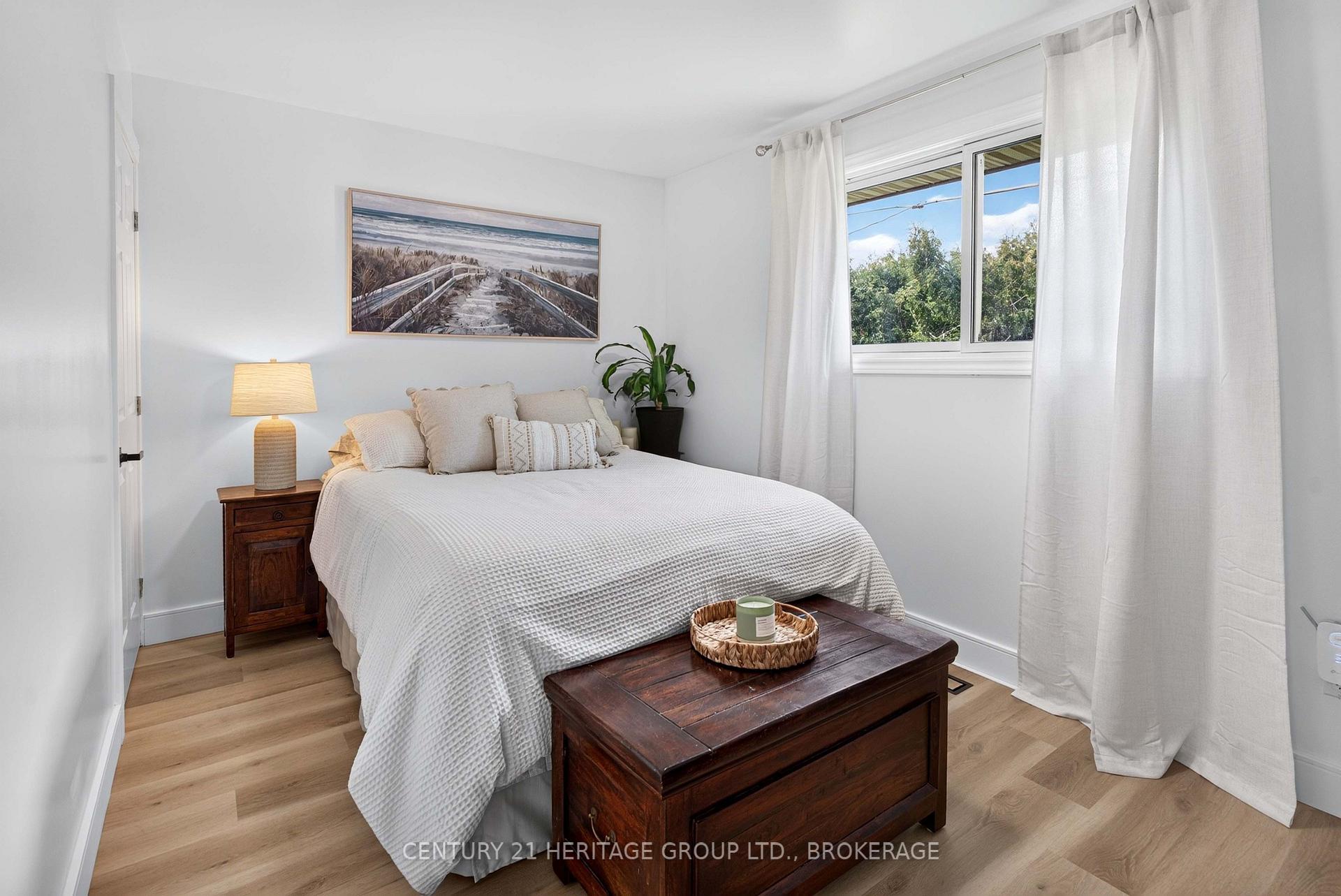 Photo 31 of 935 Pembridge Crescent, Kingston, South of Taylor-Kidd Blvd — HOMEH