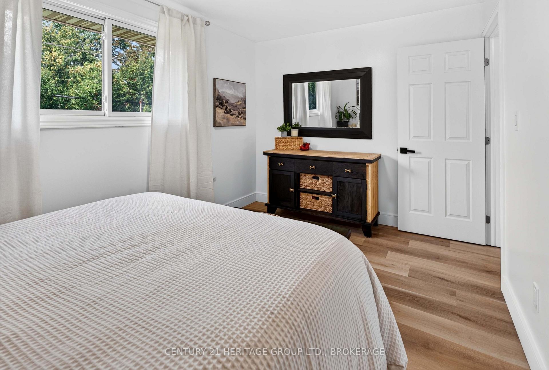 Photo 32 of 935 Pembridge Crescent, Kingston, South of Taylor-Kidd Blvd — HOMEH