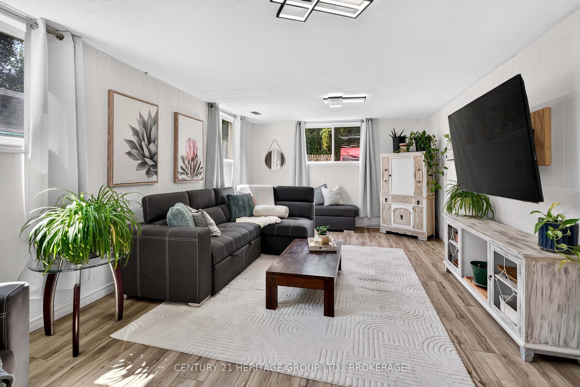 Photo 33 of 935 Pembridge Crescent, Kingston, South of Taylor-Kidd Blvd — HOMEH