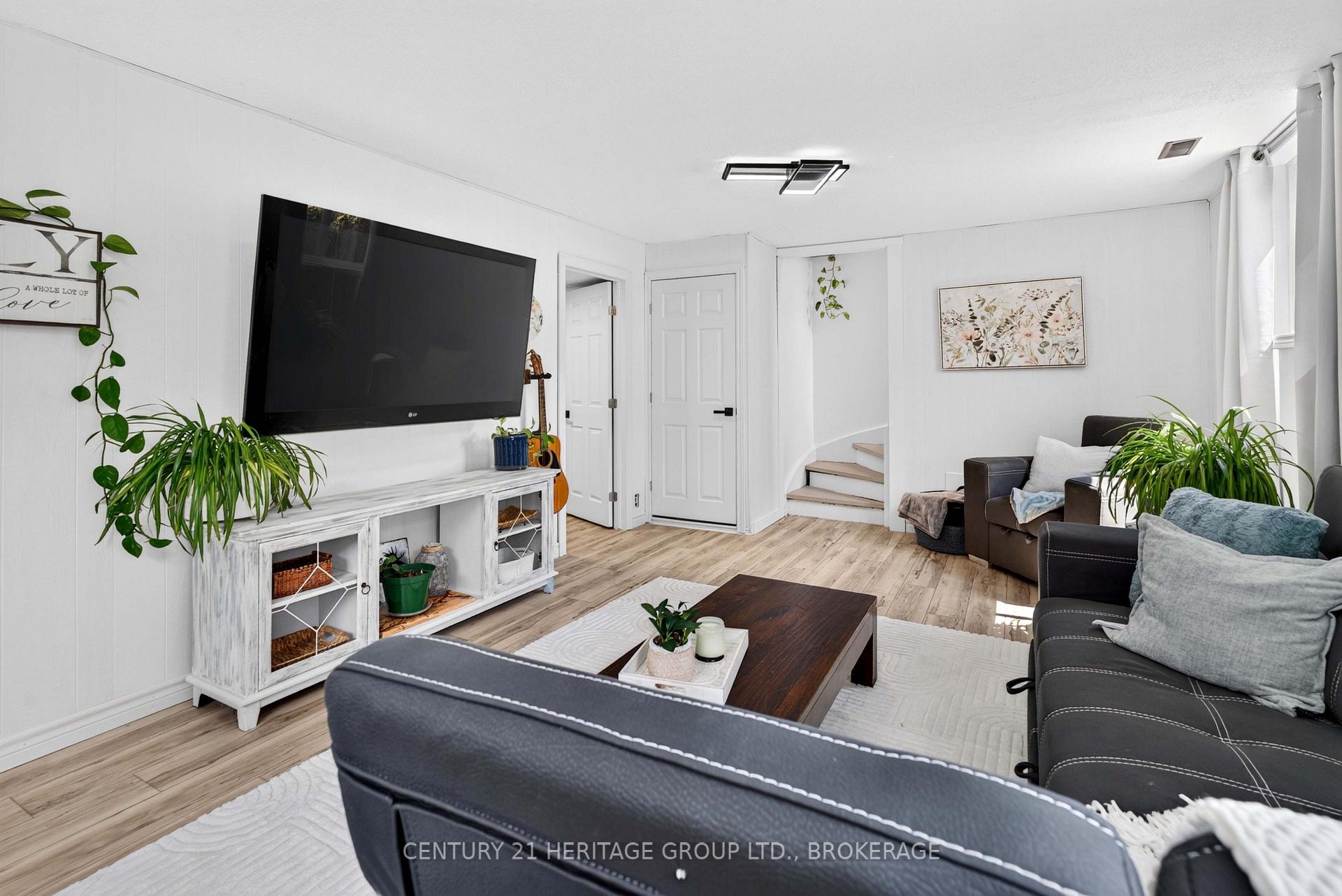 Photo 34 of 935 Pembridge Crescent, Kingston, South of Taylor-Kidd Blvd — HOMEH