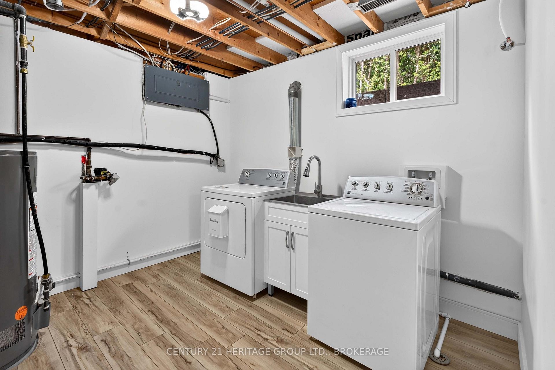 Photo 35 of 935 Pembridge Crescent, Kingston, South of Taylor-Kidd Blvd — HOMEH